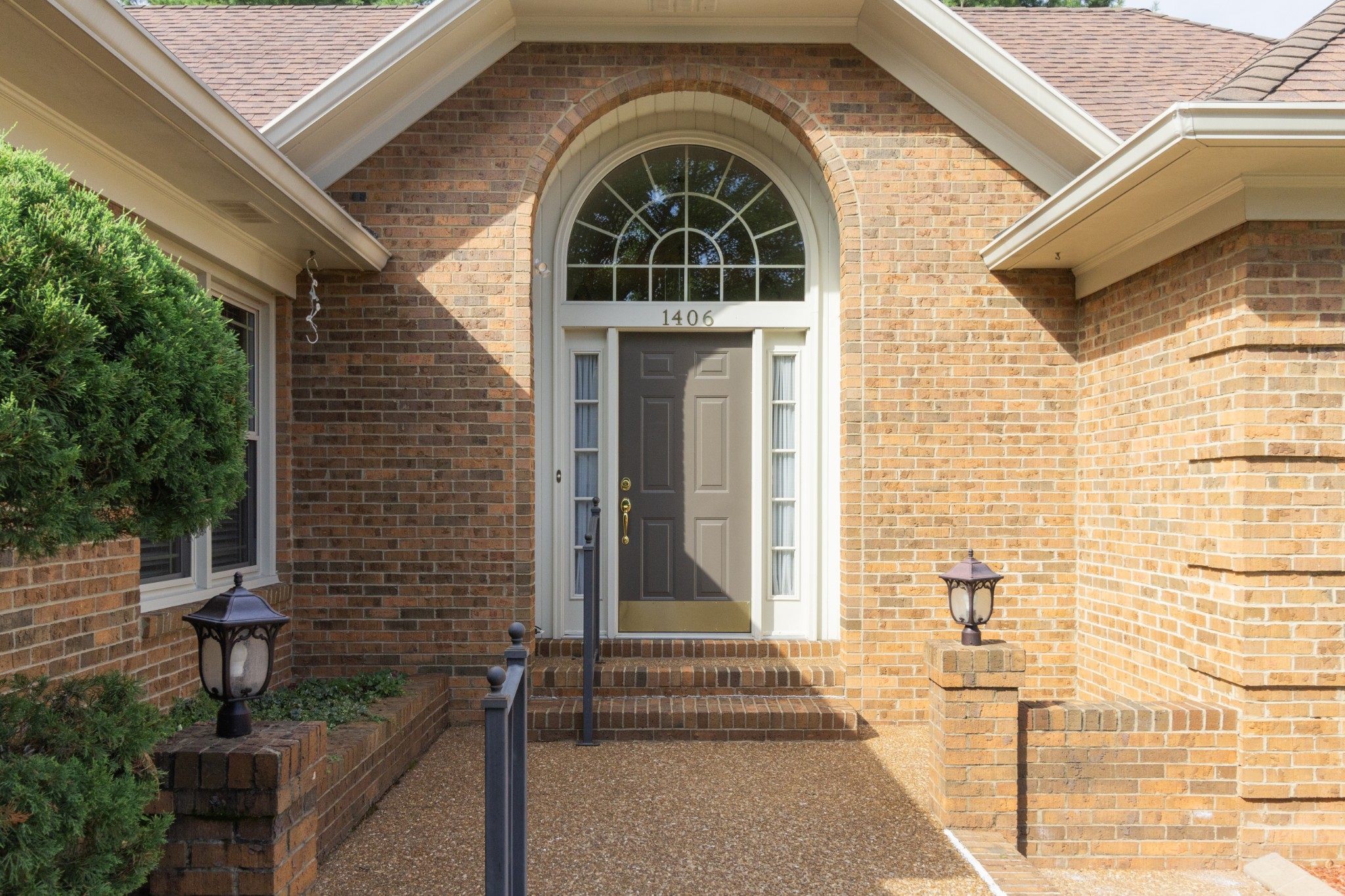 1406 Ascot Close