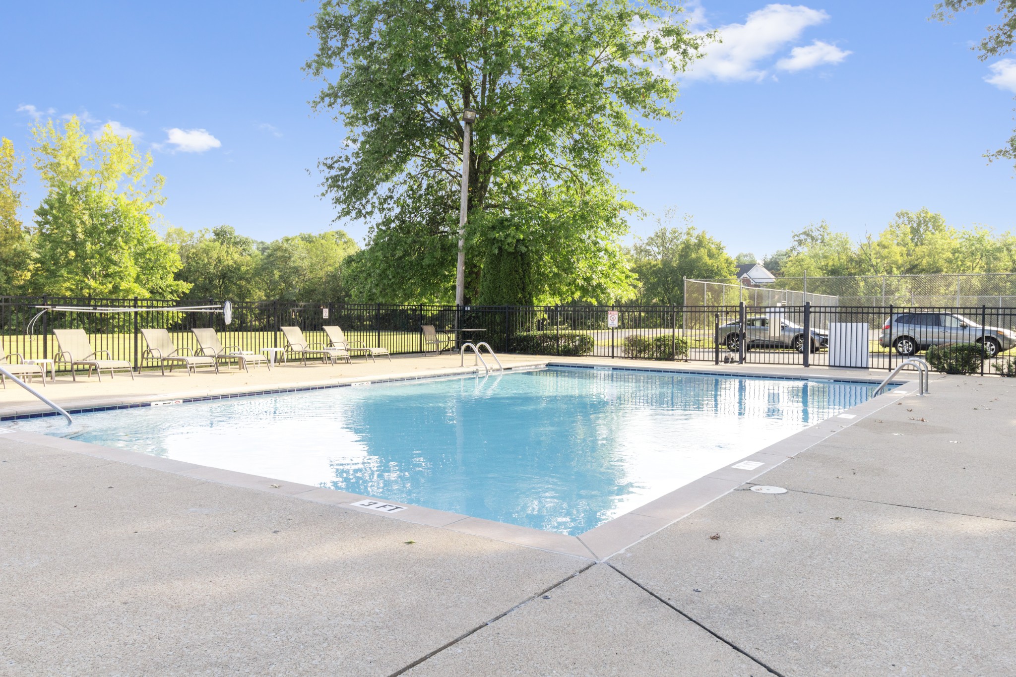 1406 Ascot Close