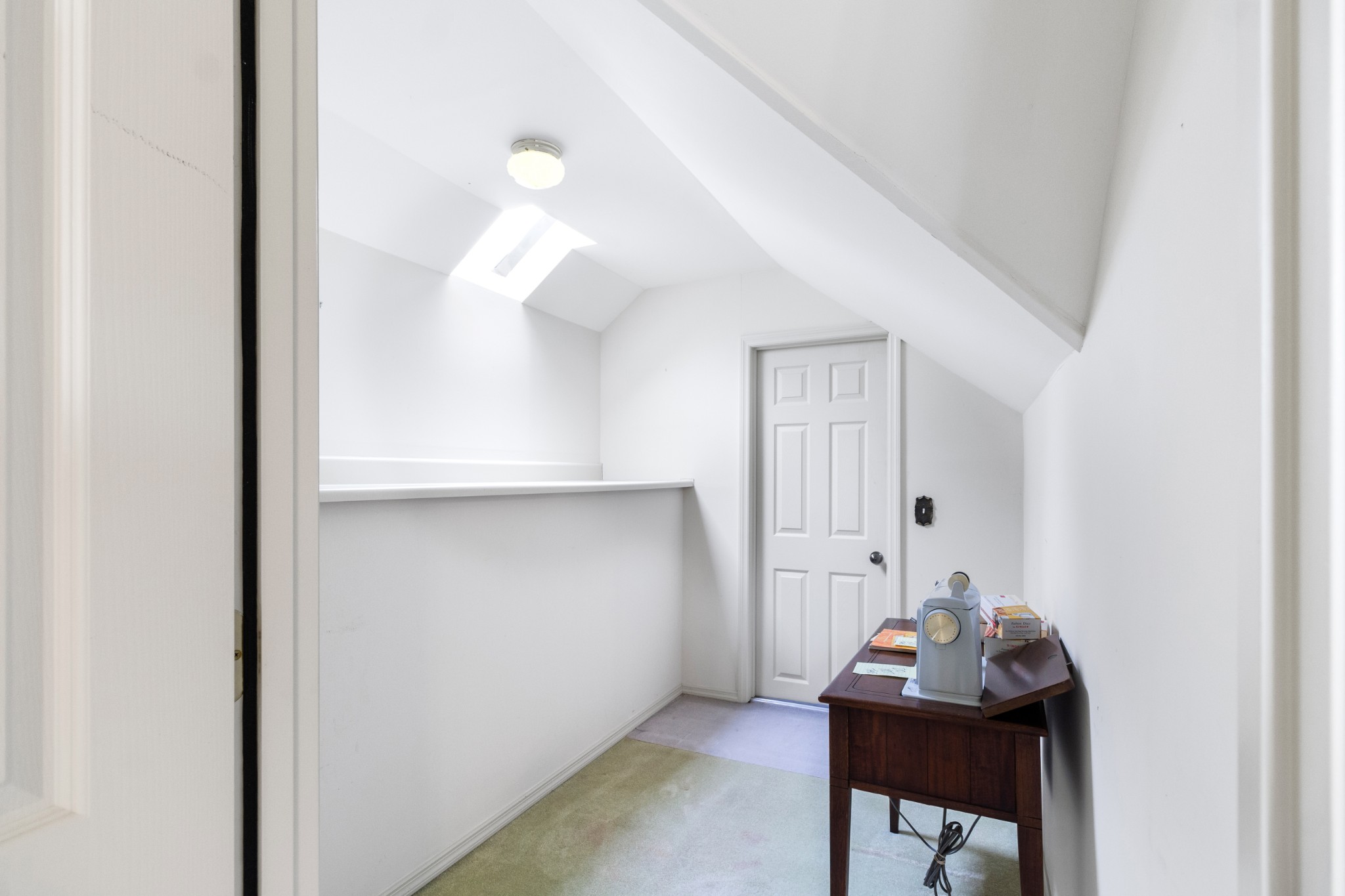 1406 Ascot Close
