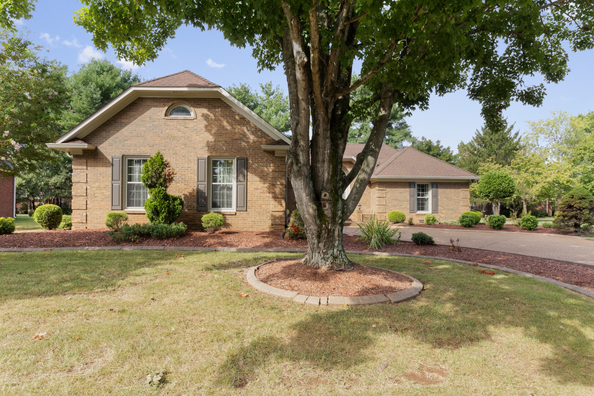 1406 Ascot Close