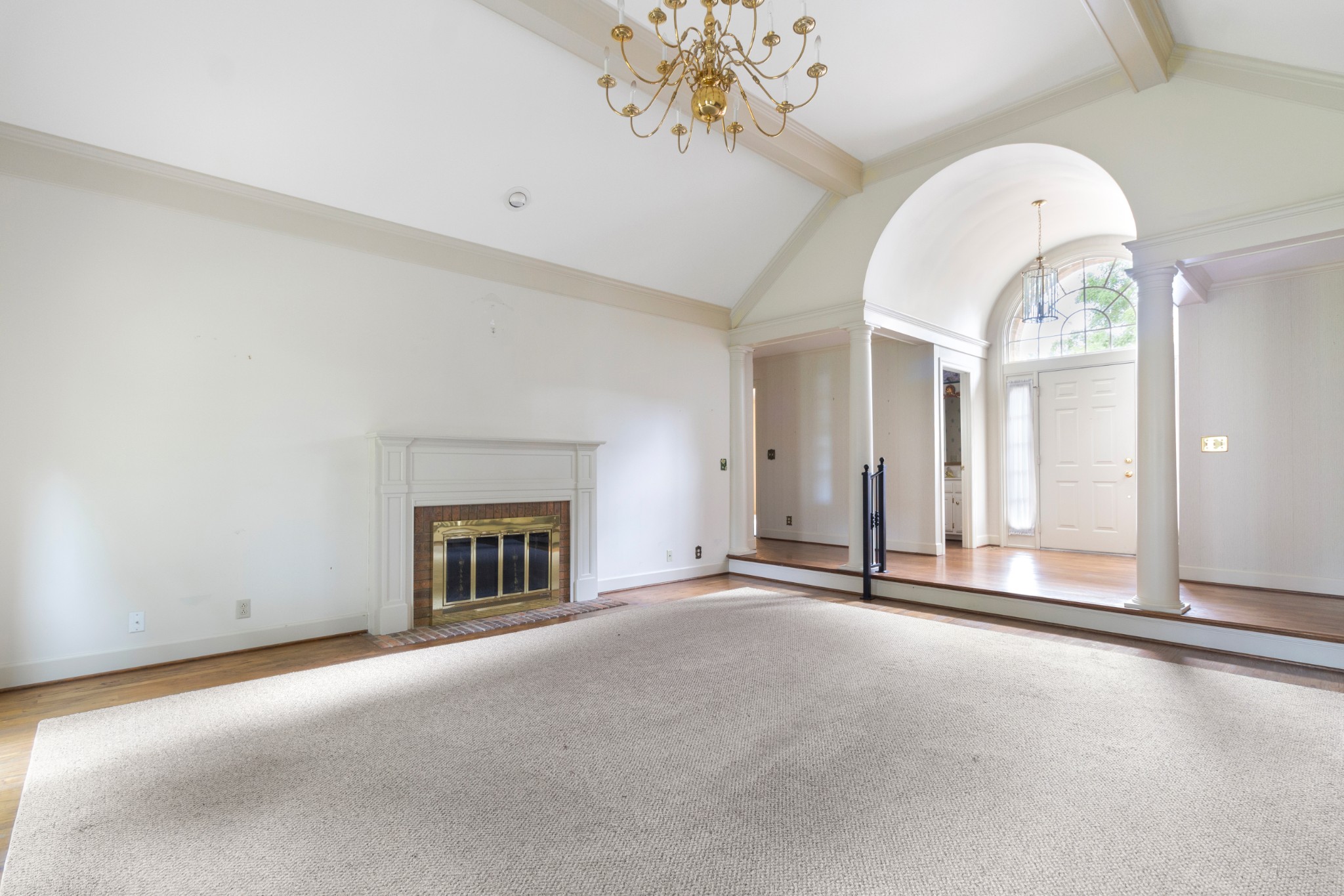1406 Ascot Close