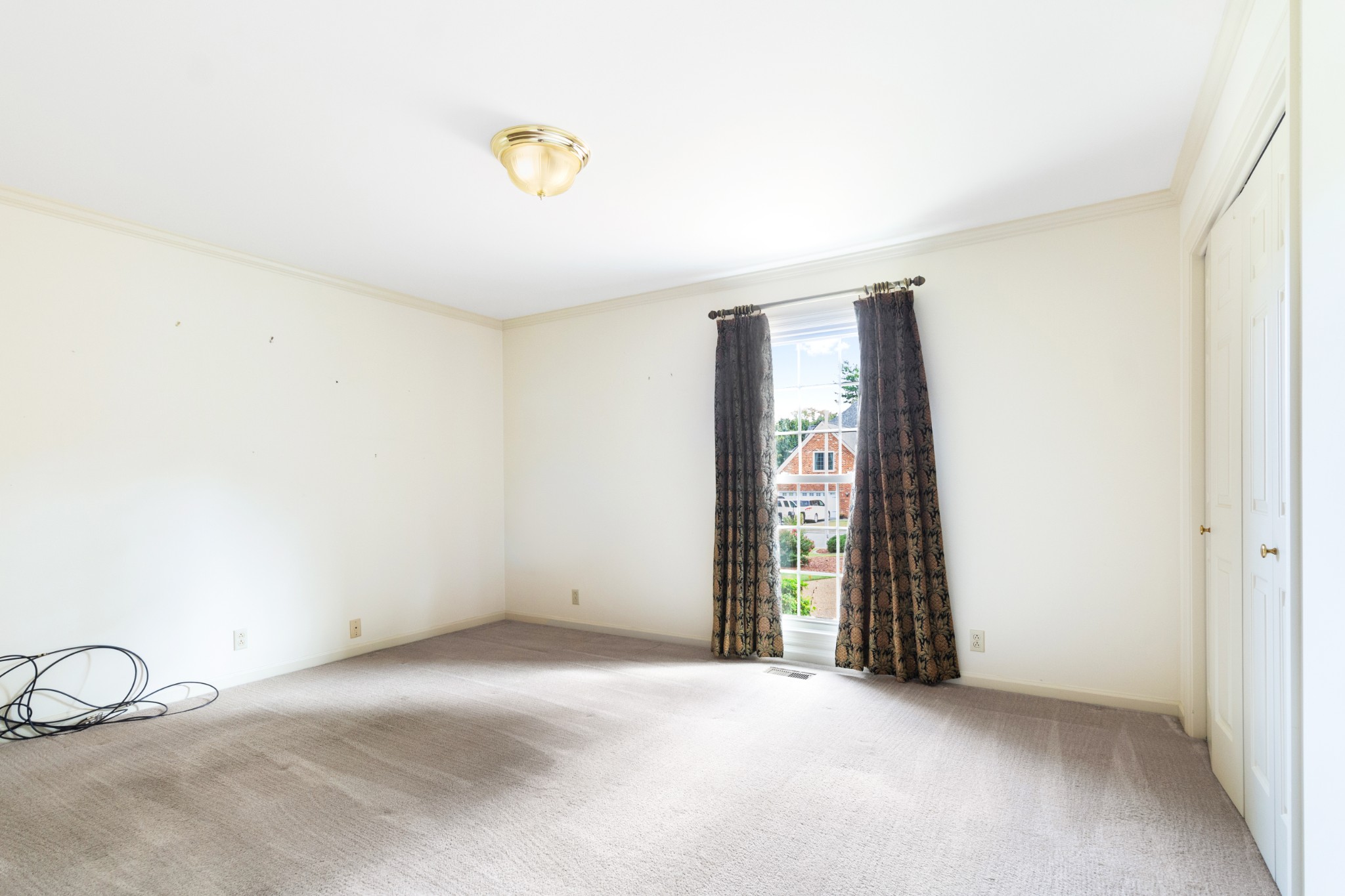 1406 Ascot Close