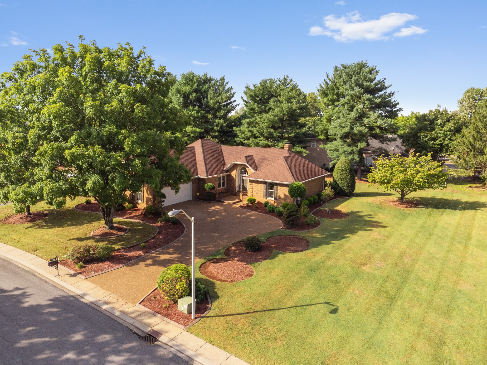 1406 Ascot Close