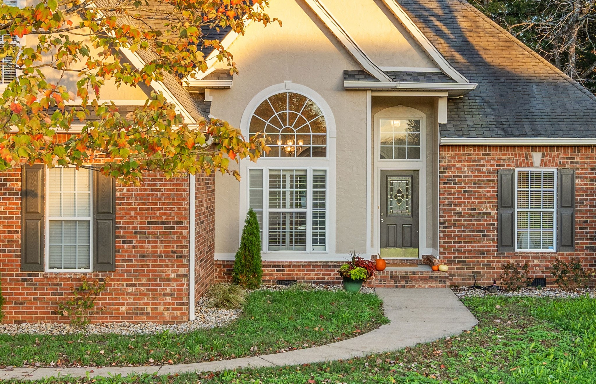 106 Royal Glen Blvd