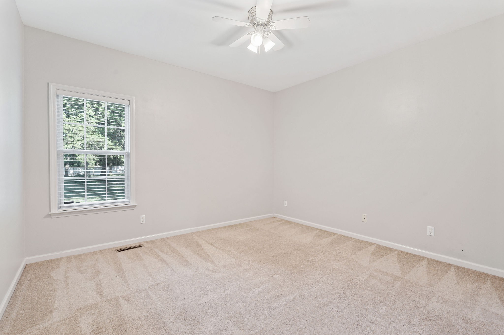 106 Royal Glen Blvd