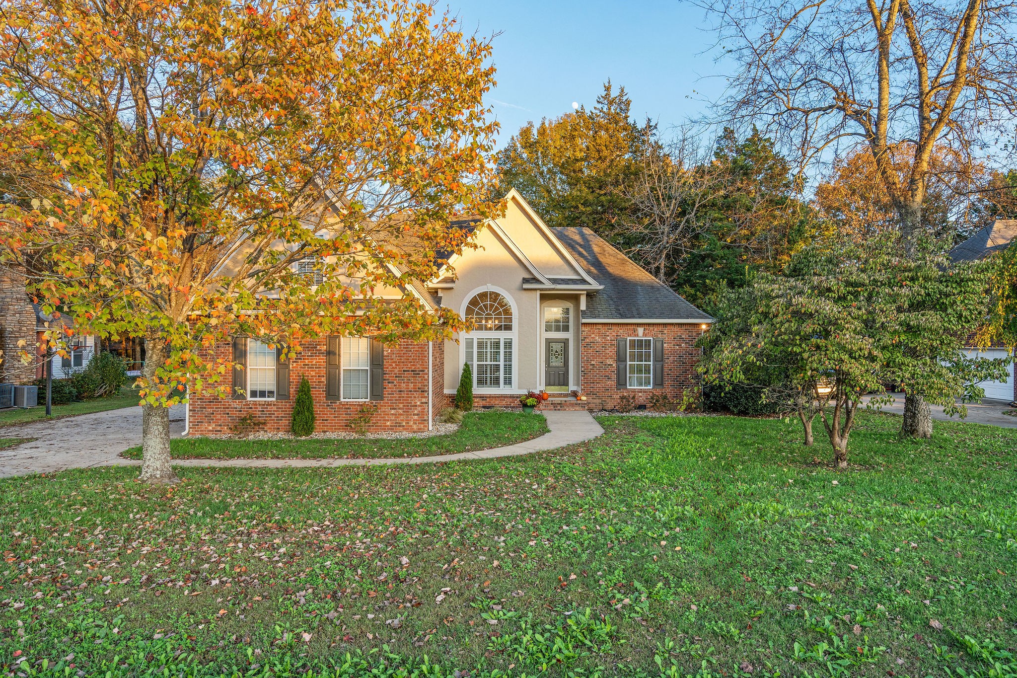 106 Royal Glen Blvd