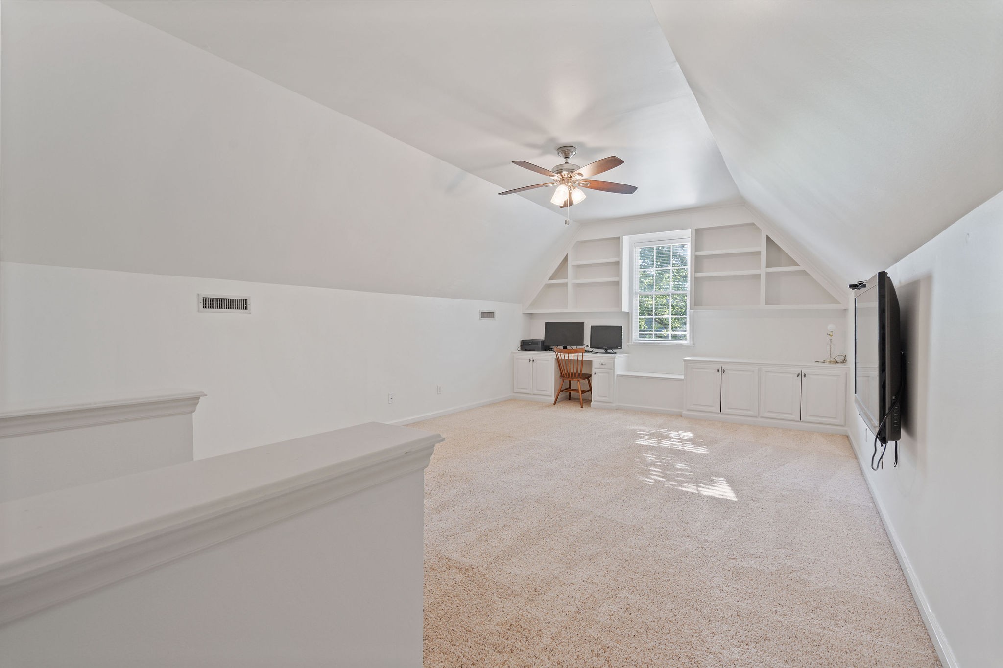 106 Royal Glen Blvd