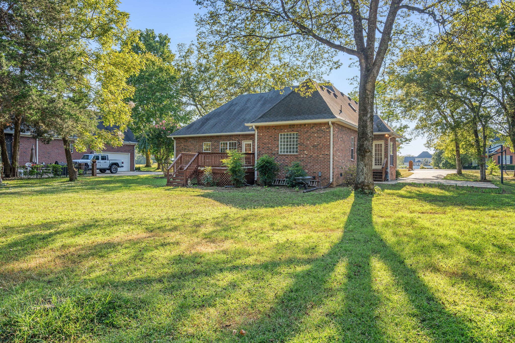 106 Royal Glen Blvd