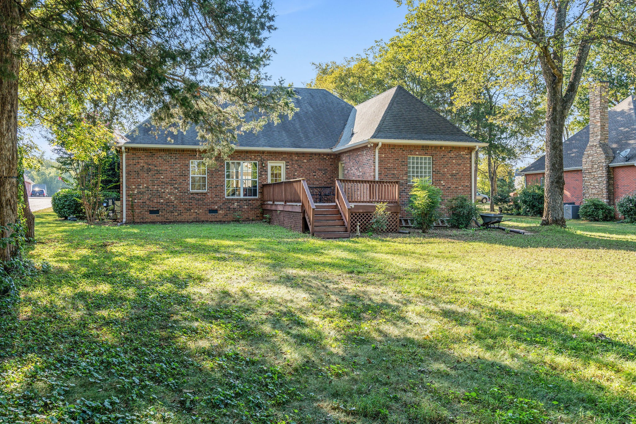 106 Royal Glen Blvd