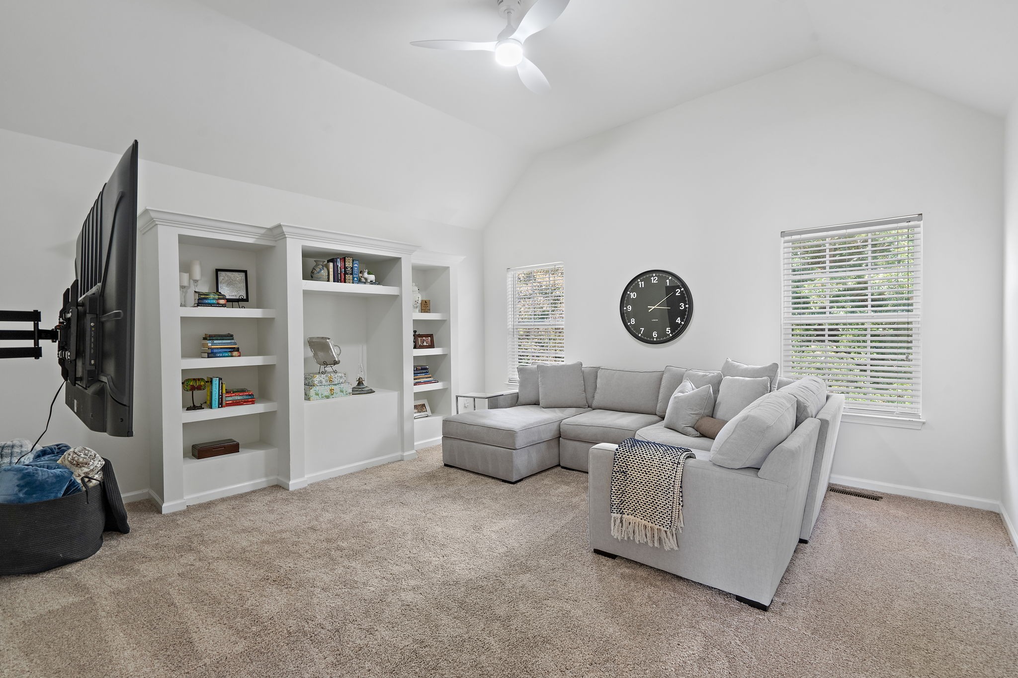 6857 Bridgewater Dr