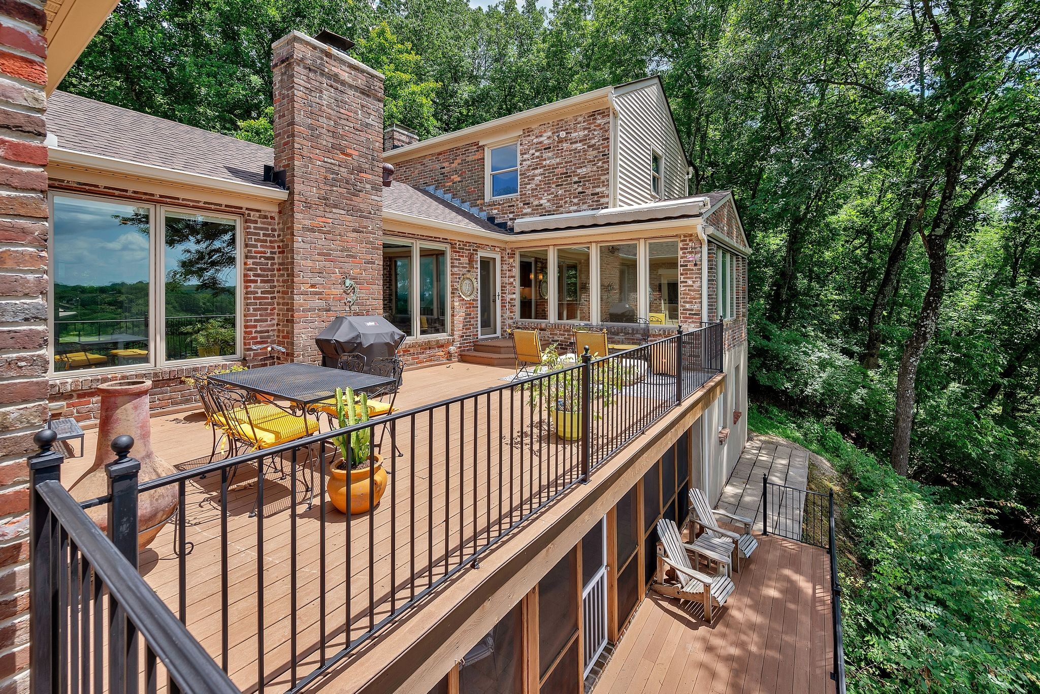 5053 Villa Crest Dr