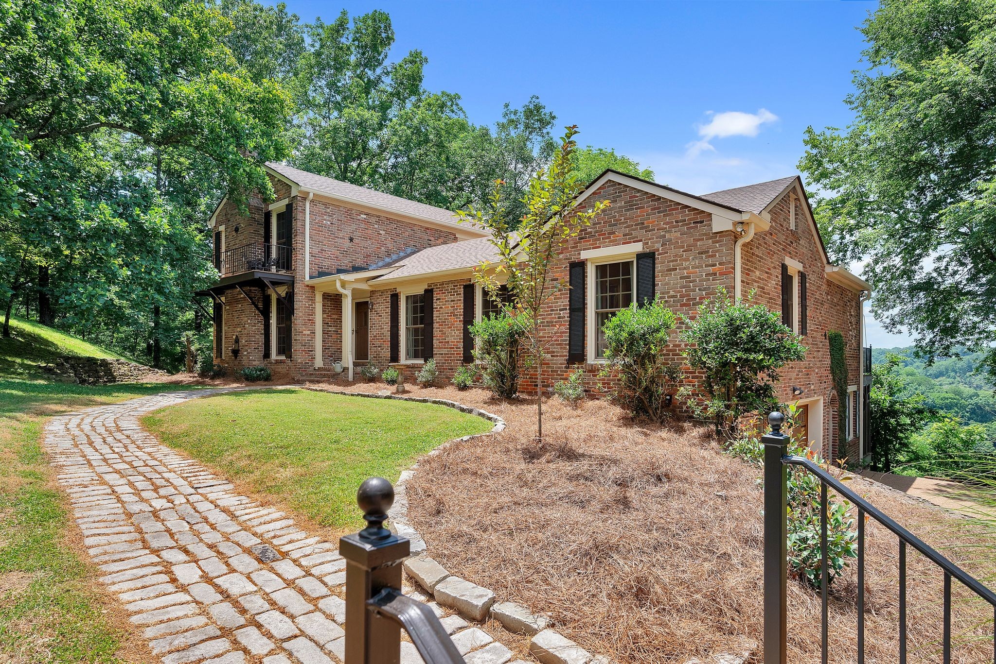 5053 Villa Crest Dr