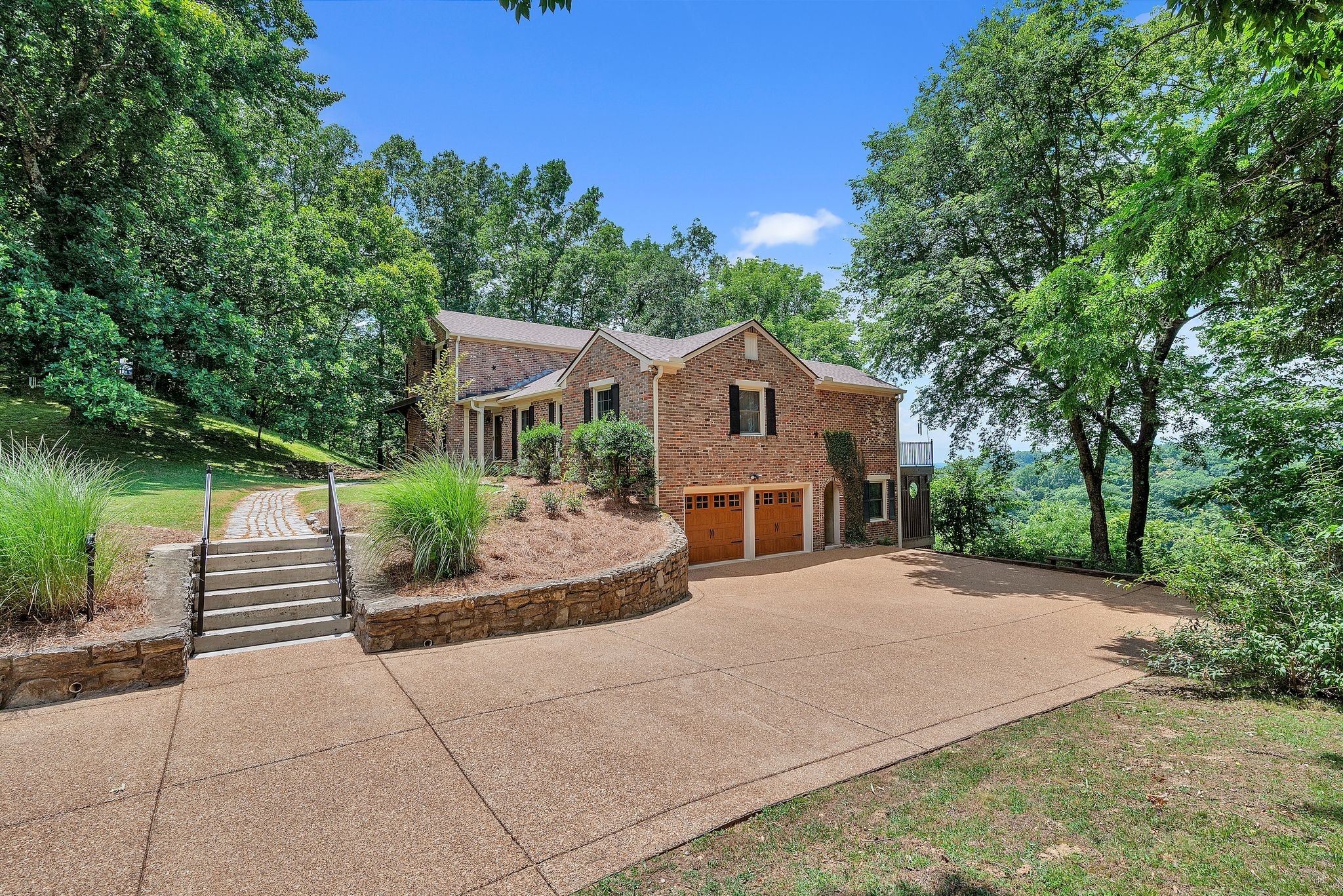 5053 Villa Crest Dr