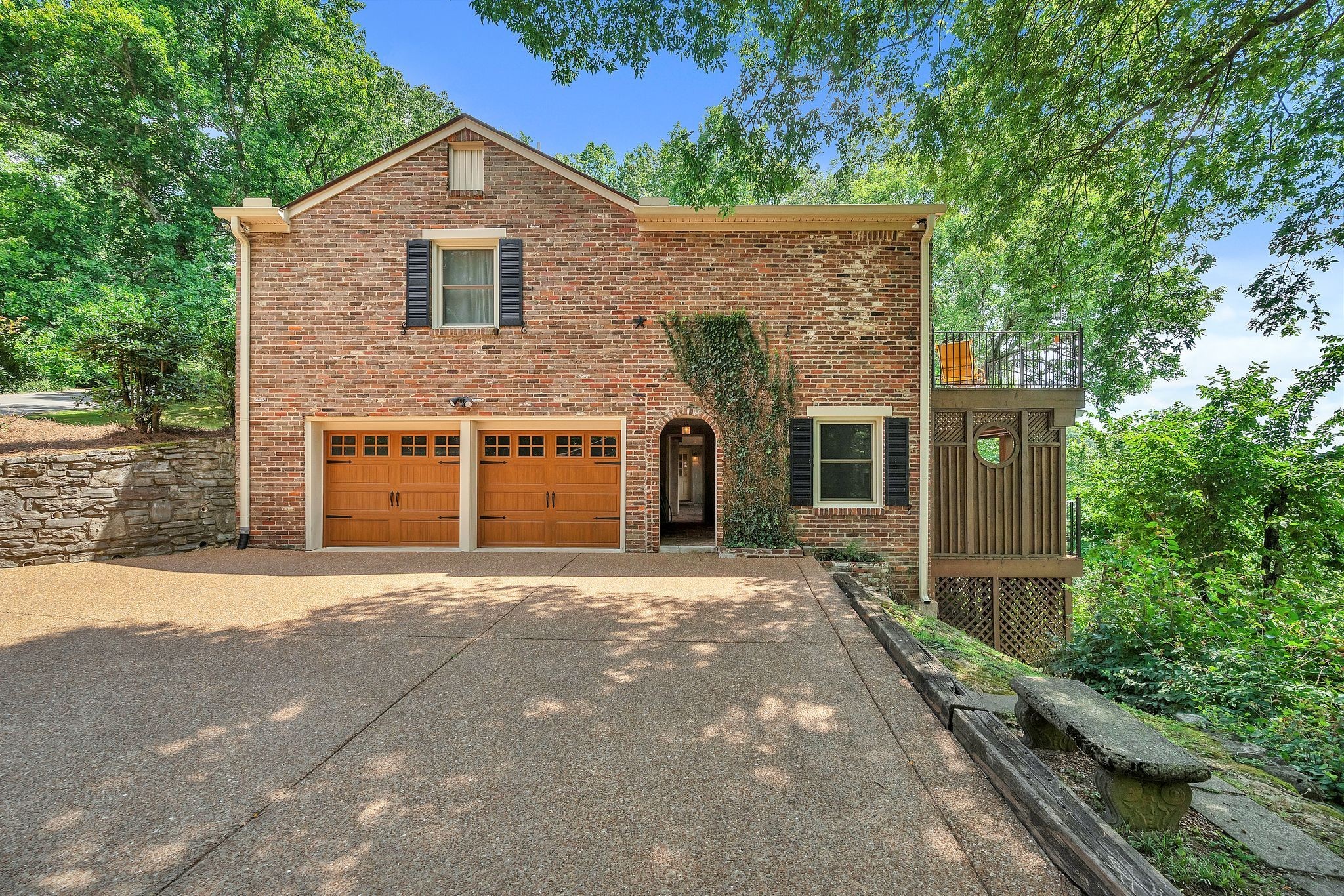 5053 Villa Crest Dr