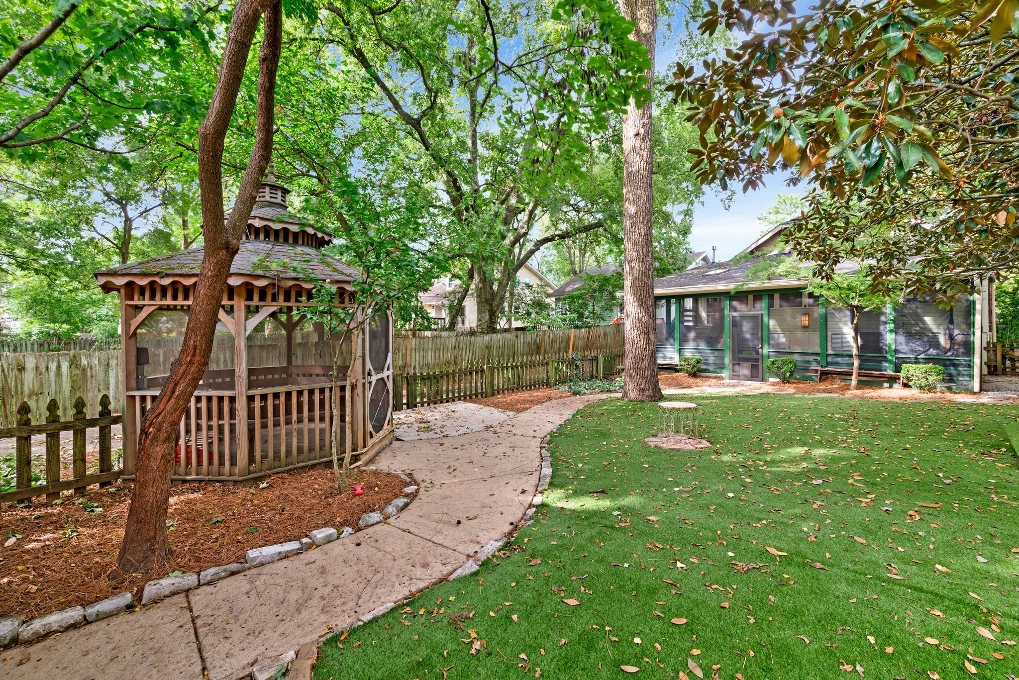 114 Bowling Ave