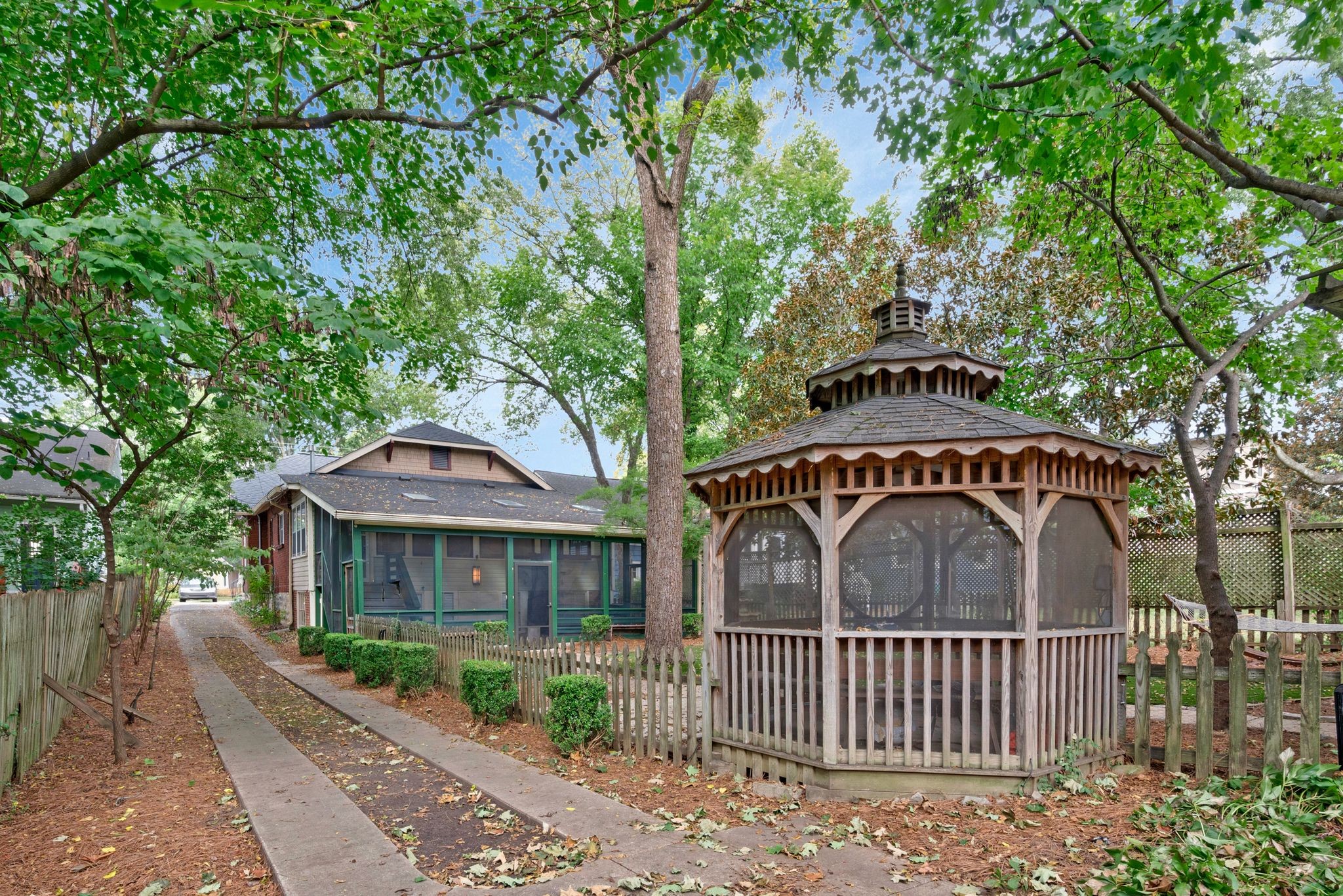 114 Bowling Ave
