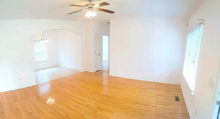 350 Nesbitt Ln