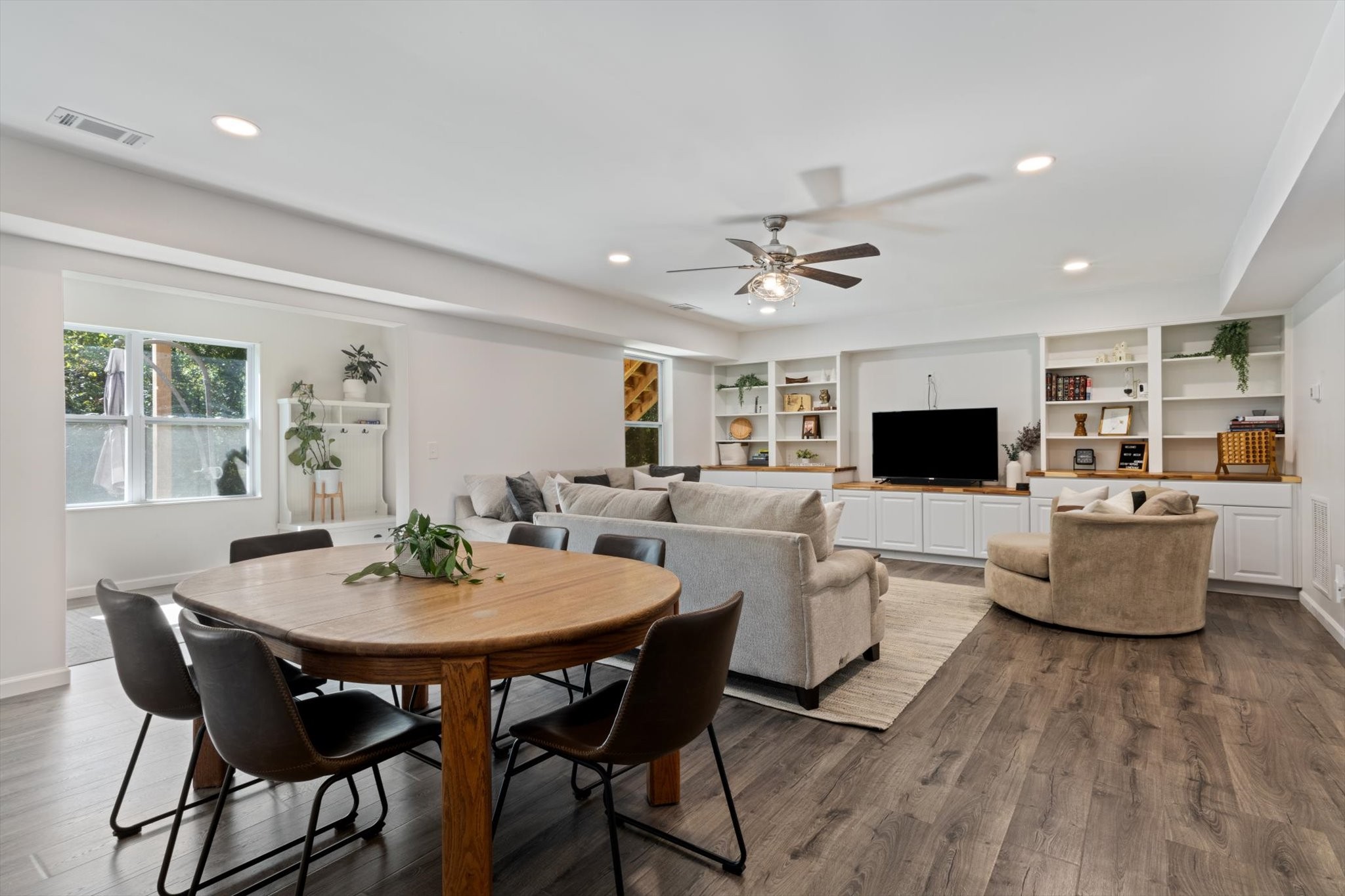 8035 Forest Hills Dr