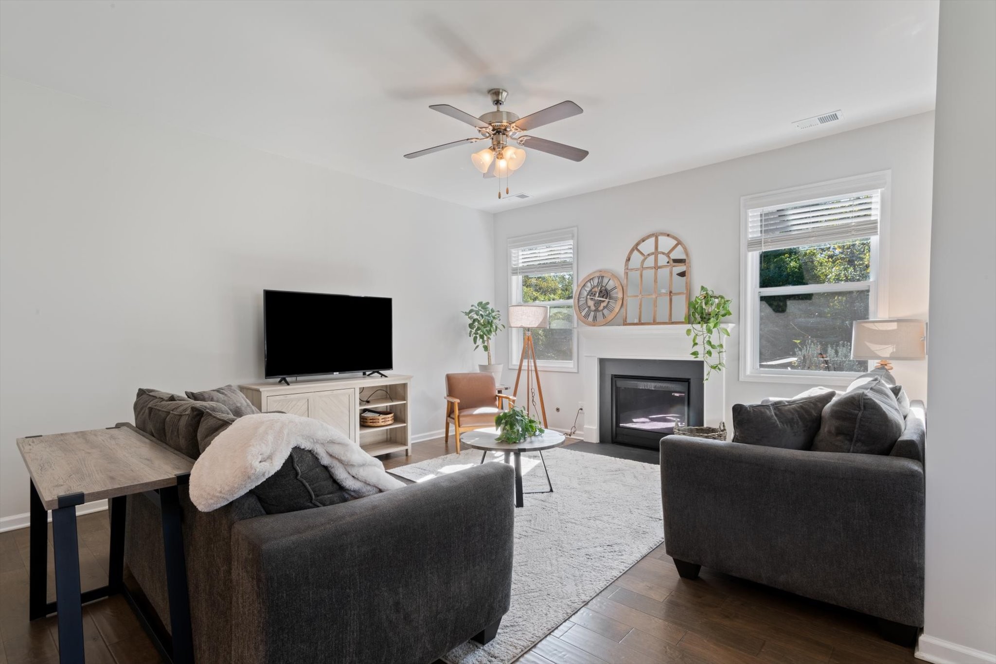 8035 Forest Hills Dr