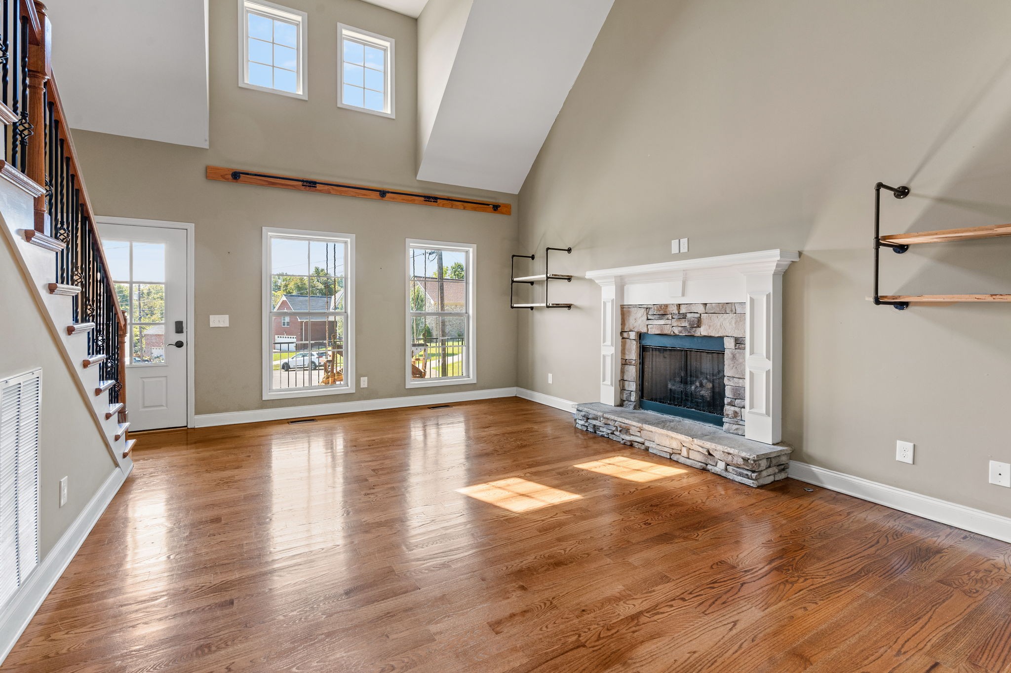 2016 W McLaughlin St