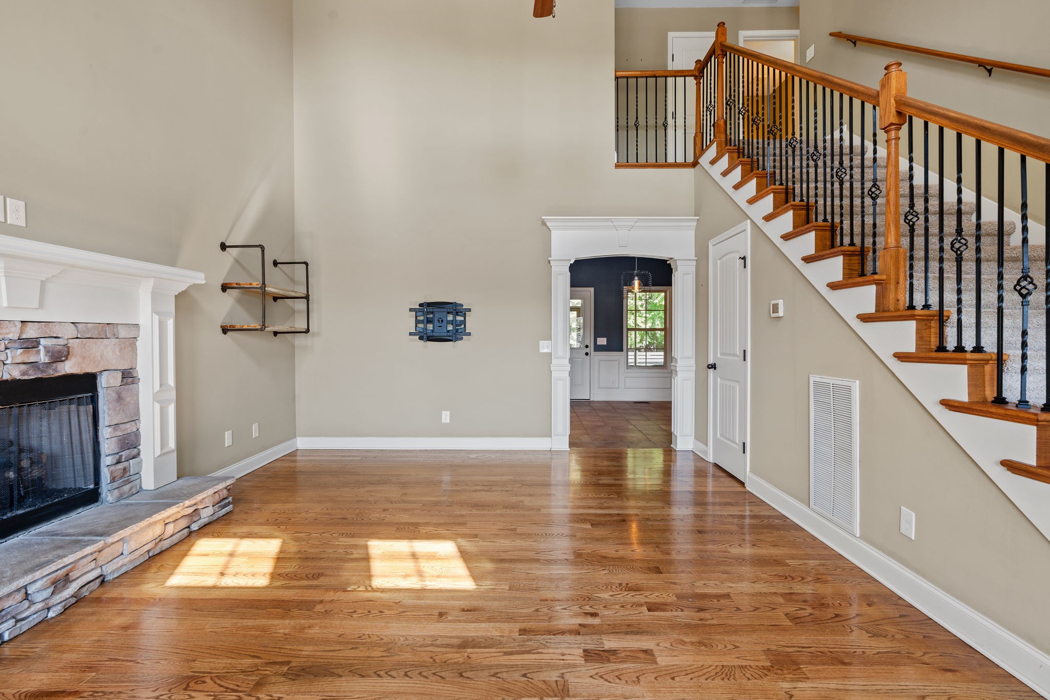 2016 W McLaughlin St