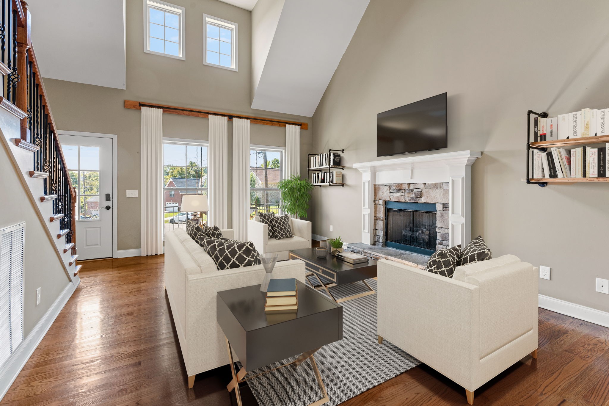 2016 W McLaughlin St