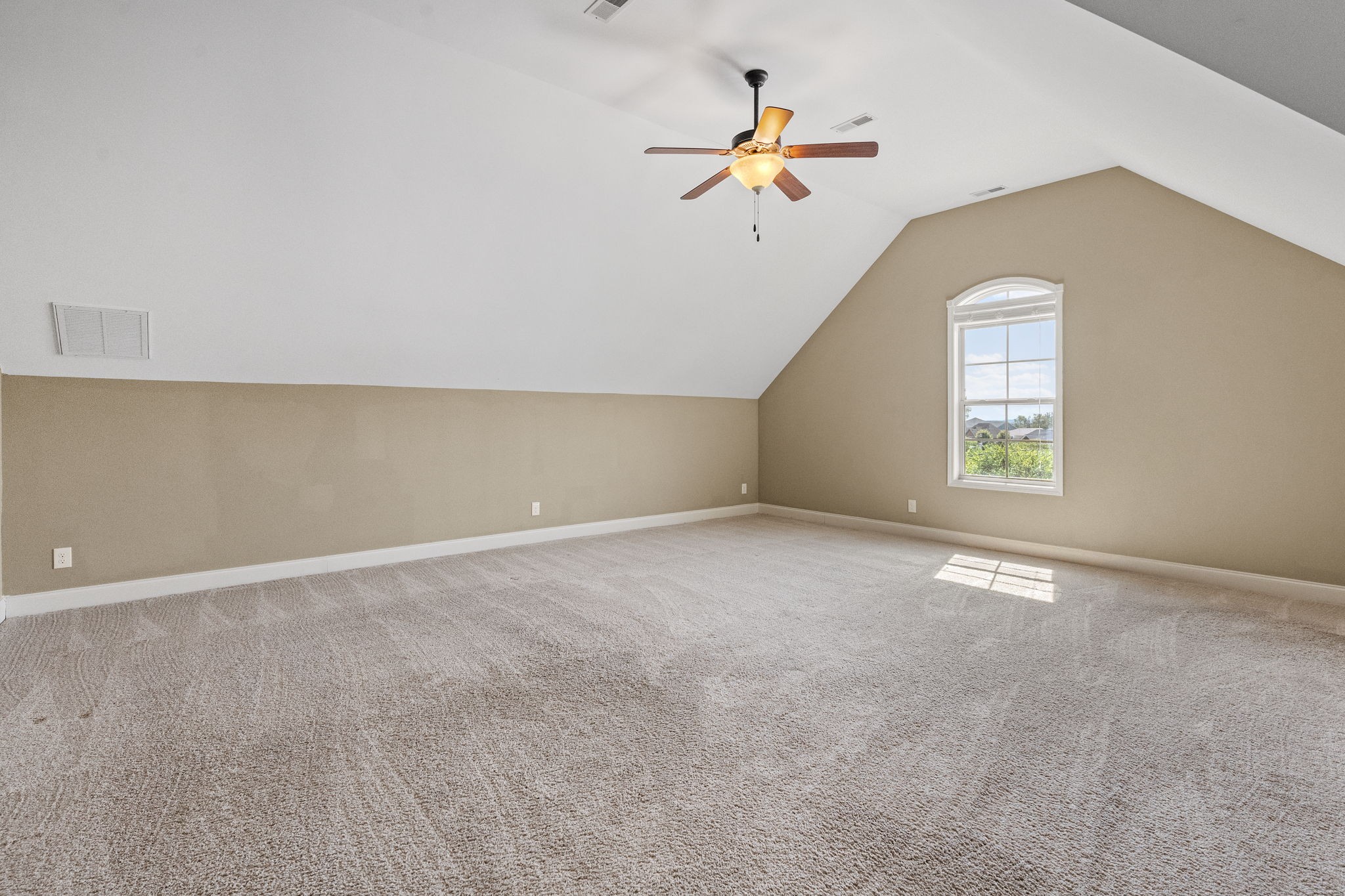 2016 W McLaughlin St