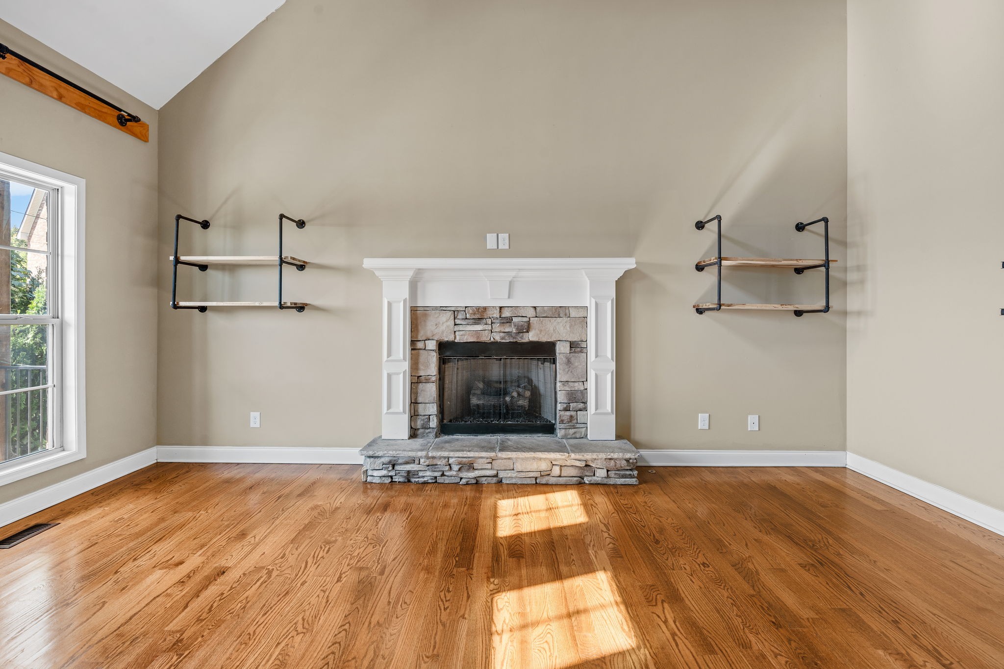 2016 W McLaughlin St