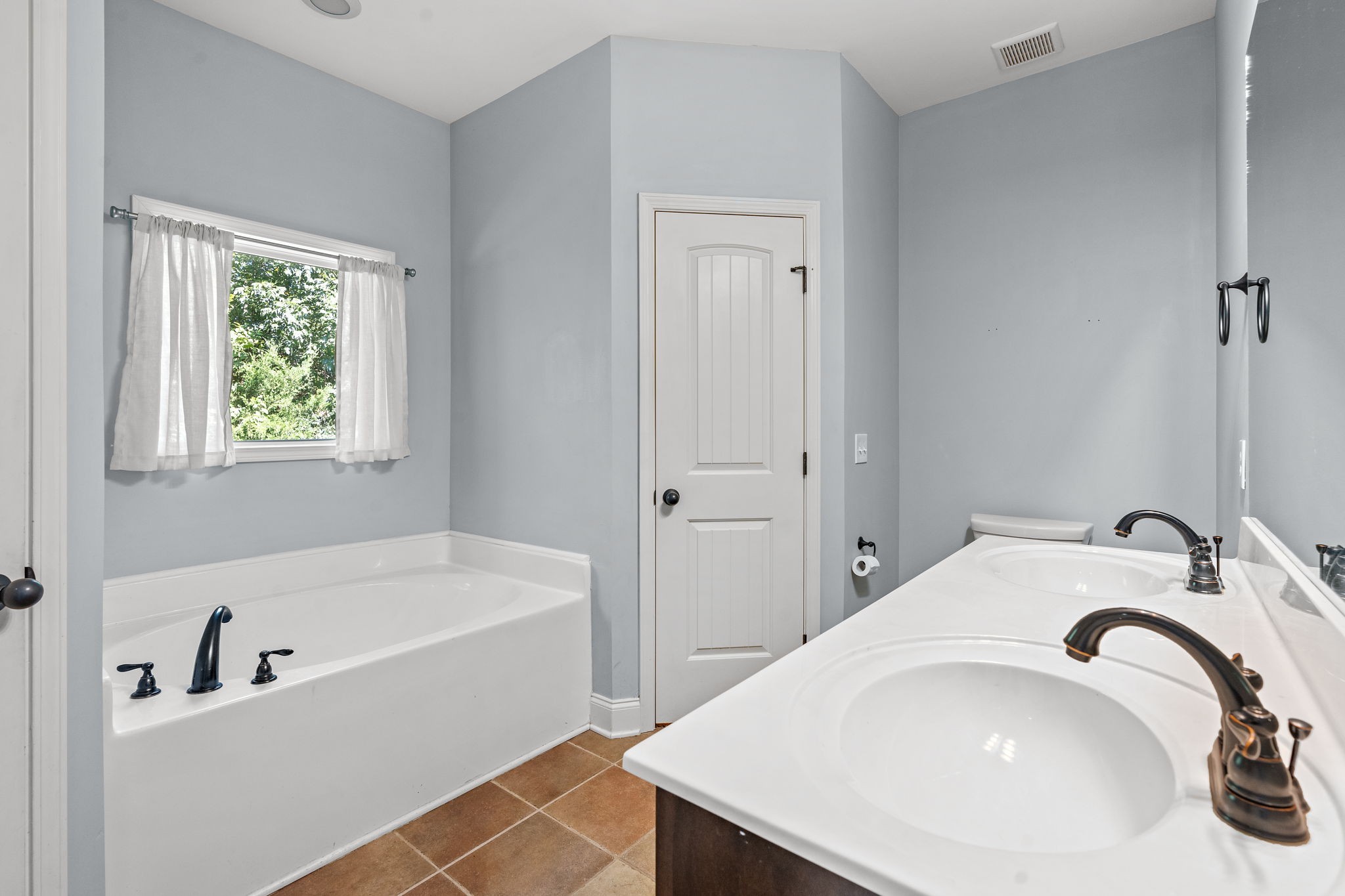 2016 W McLaughlin St