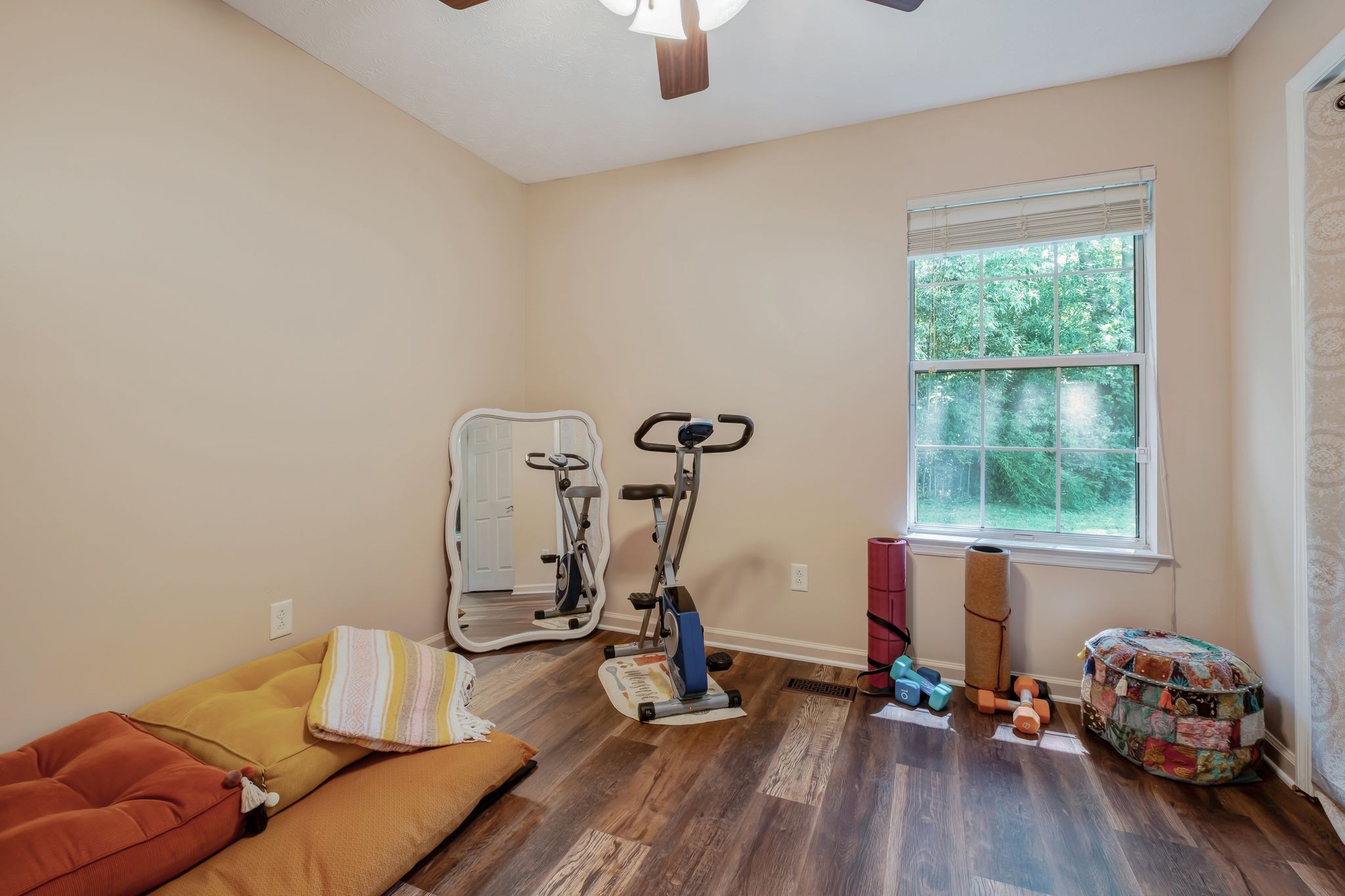 1255 Hillwood Ct