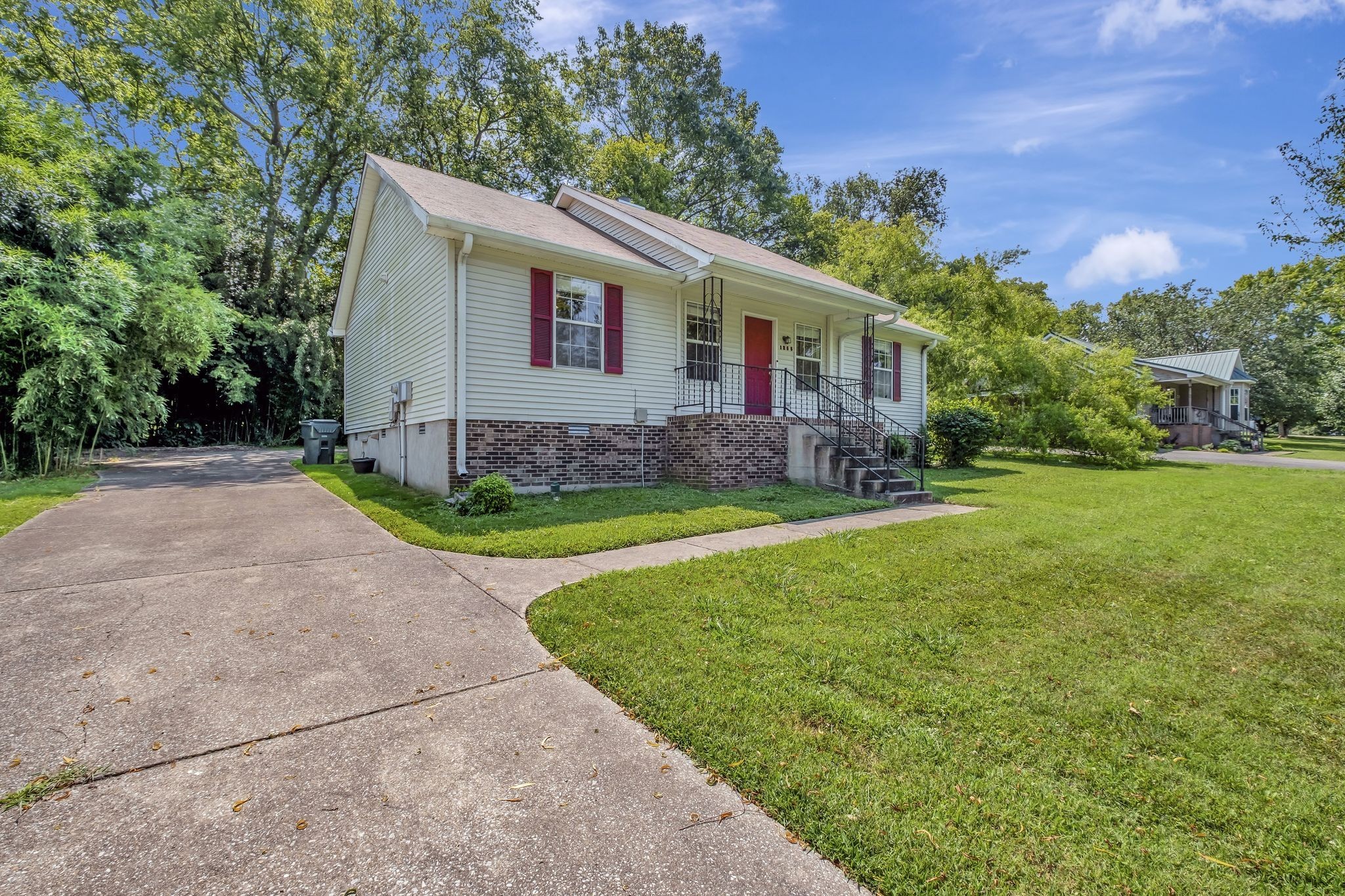 1255 Hillwood Ct