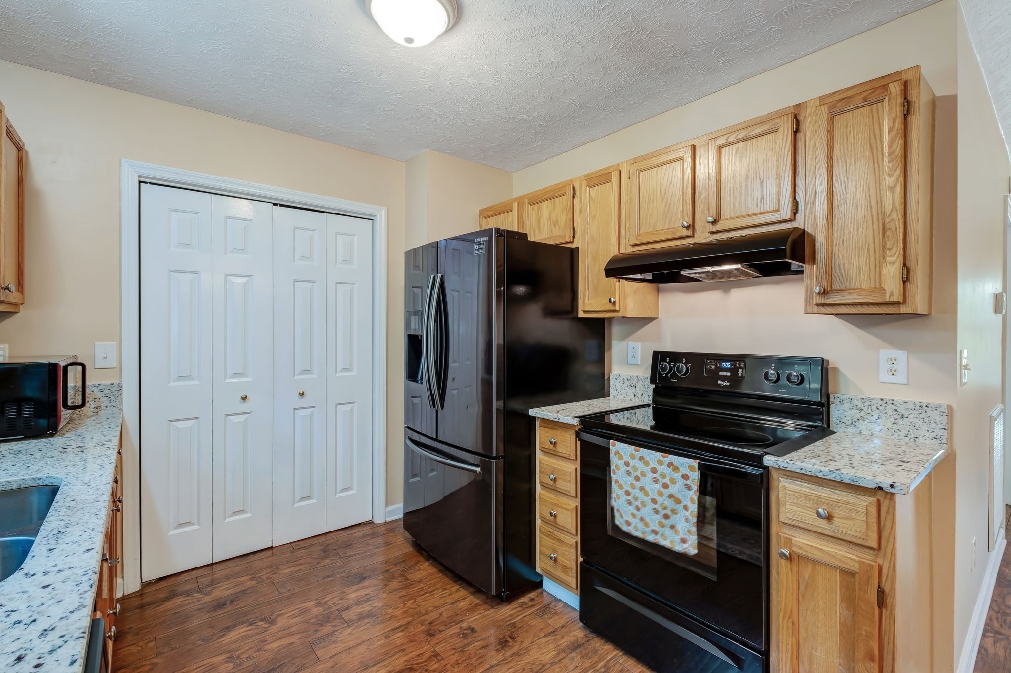 1255 Hillwood Ct
