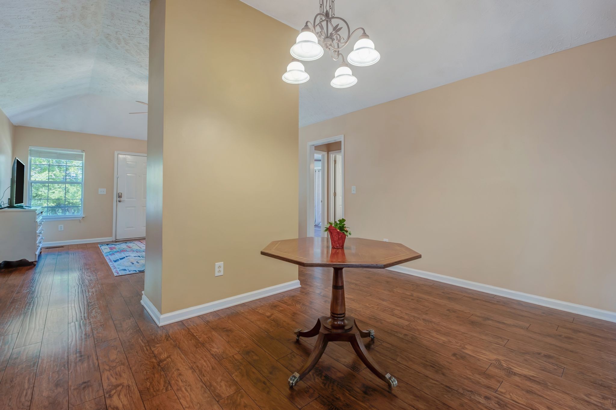 1255 Hillwood Ct