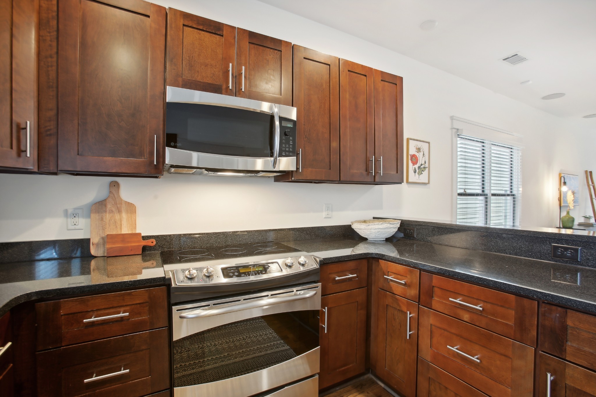 306 Artisan Ln