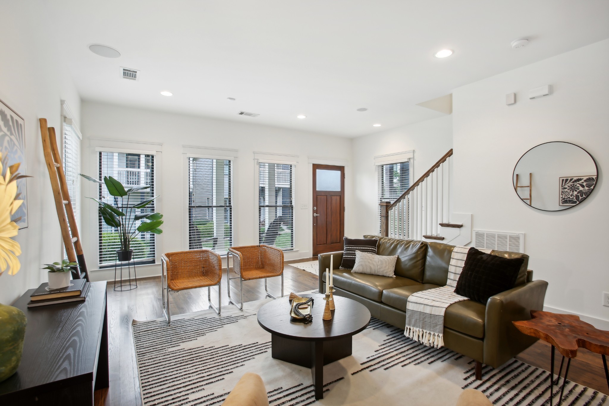 306 Artisan Ln