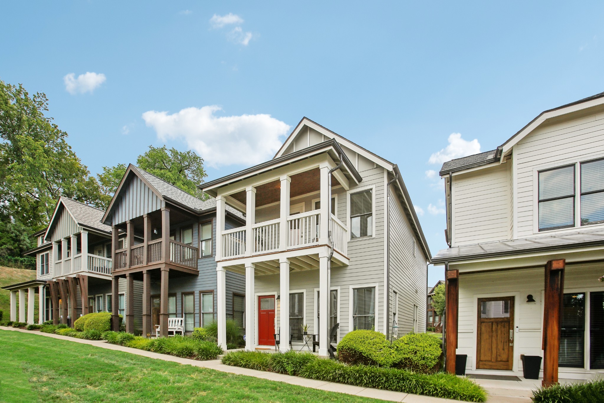 306 Artisan Ln