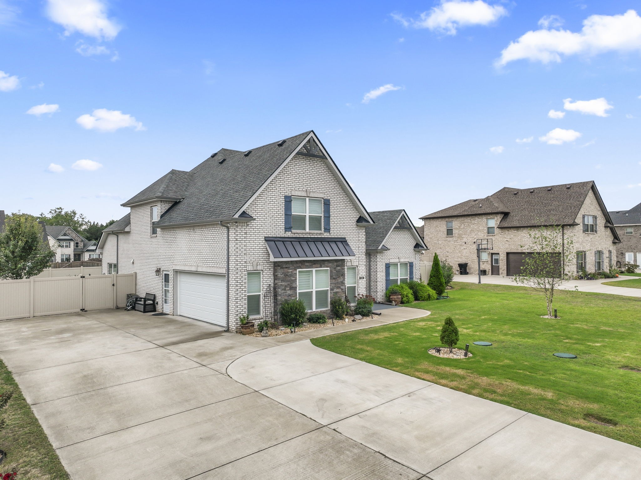 1122 Escalade Ct