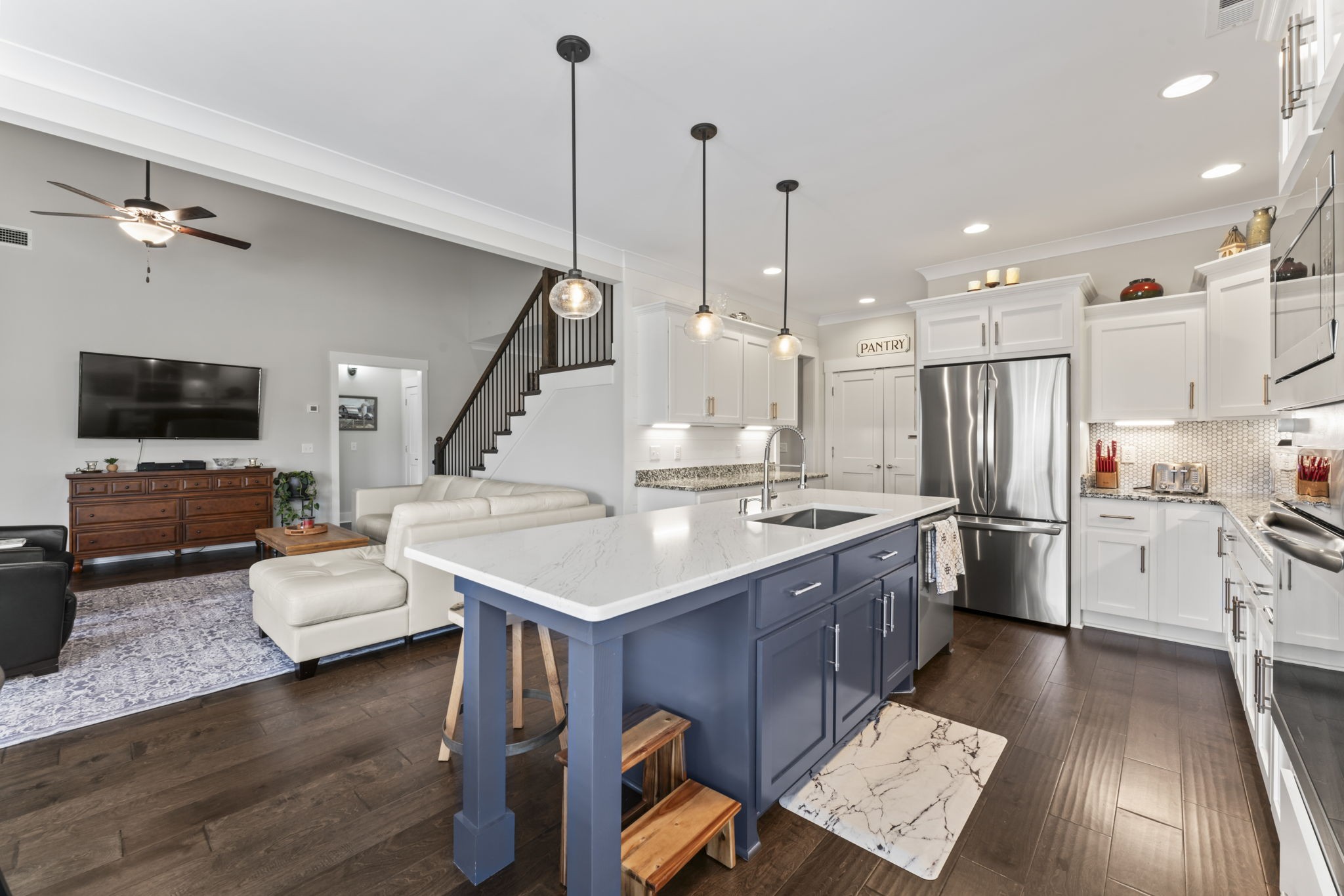 1122 Escalade Ct