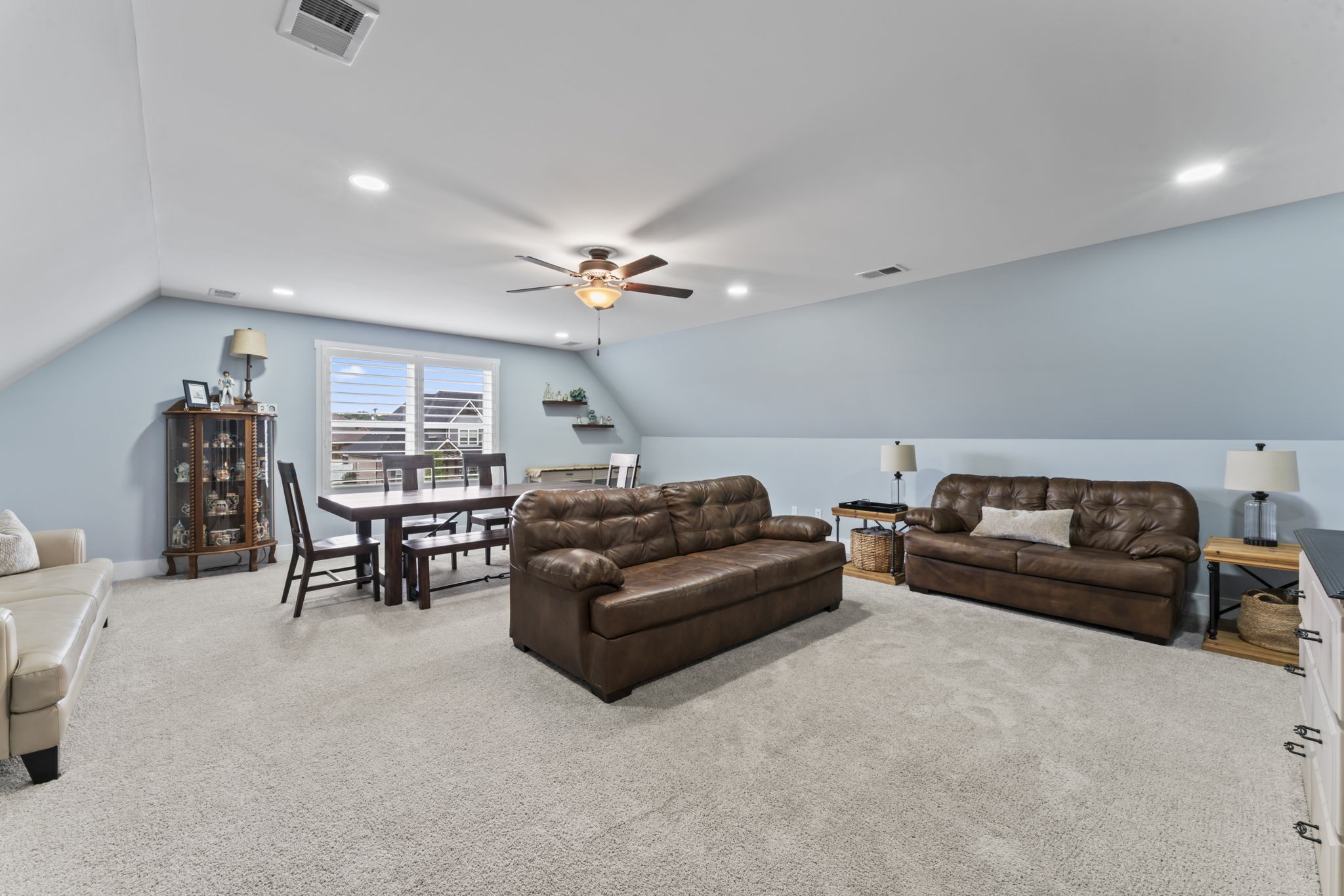 1122 Escalade Ct