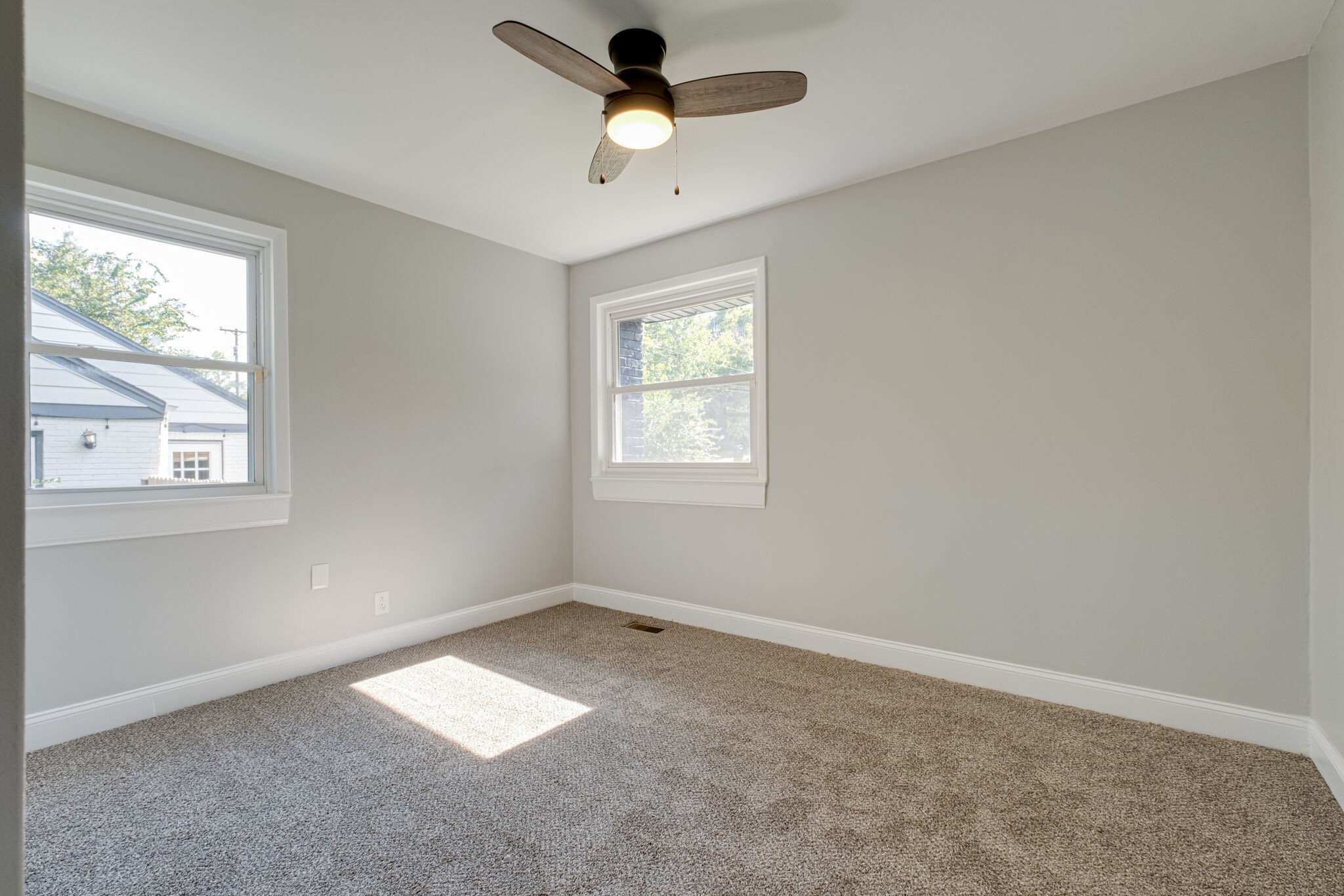 2219 Fernwood Dr