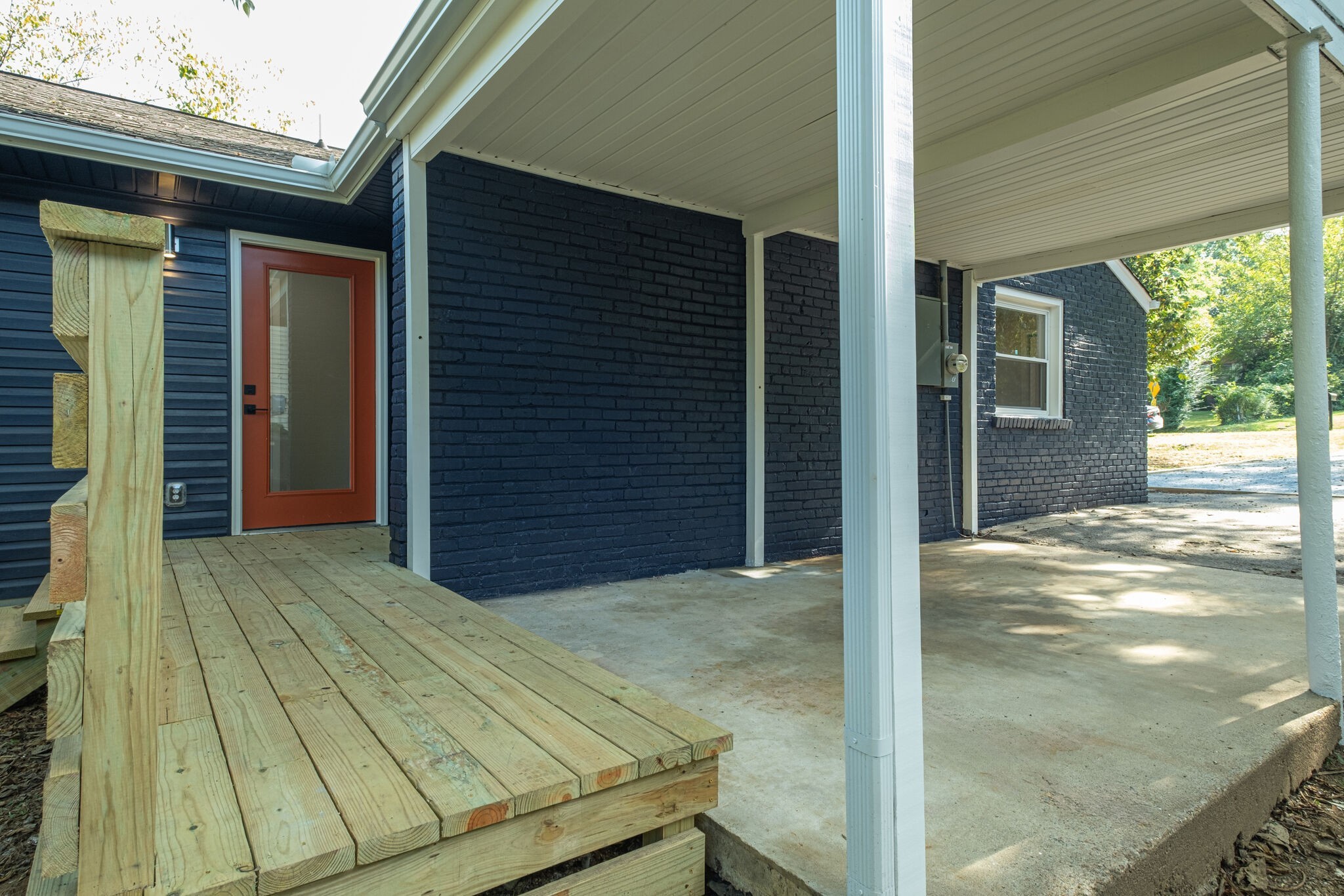 2219 Fernwood Dr