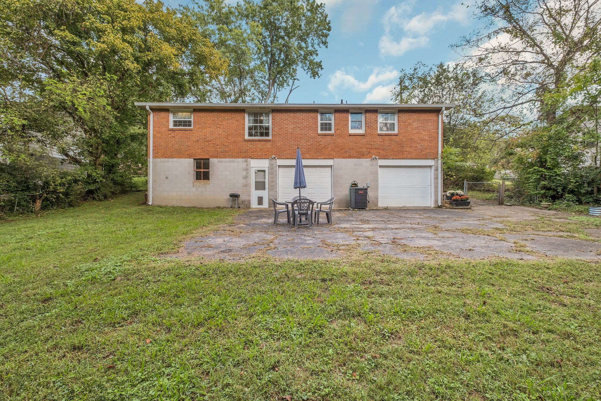 8107 Bonnafair Dr