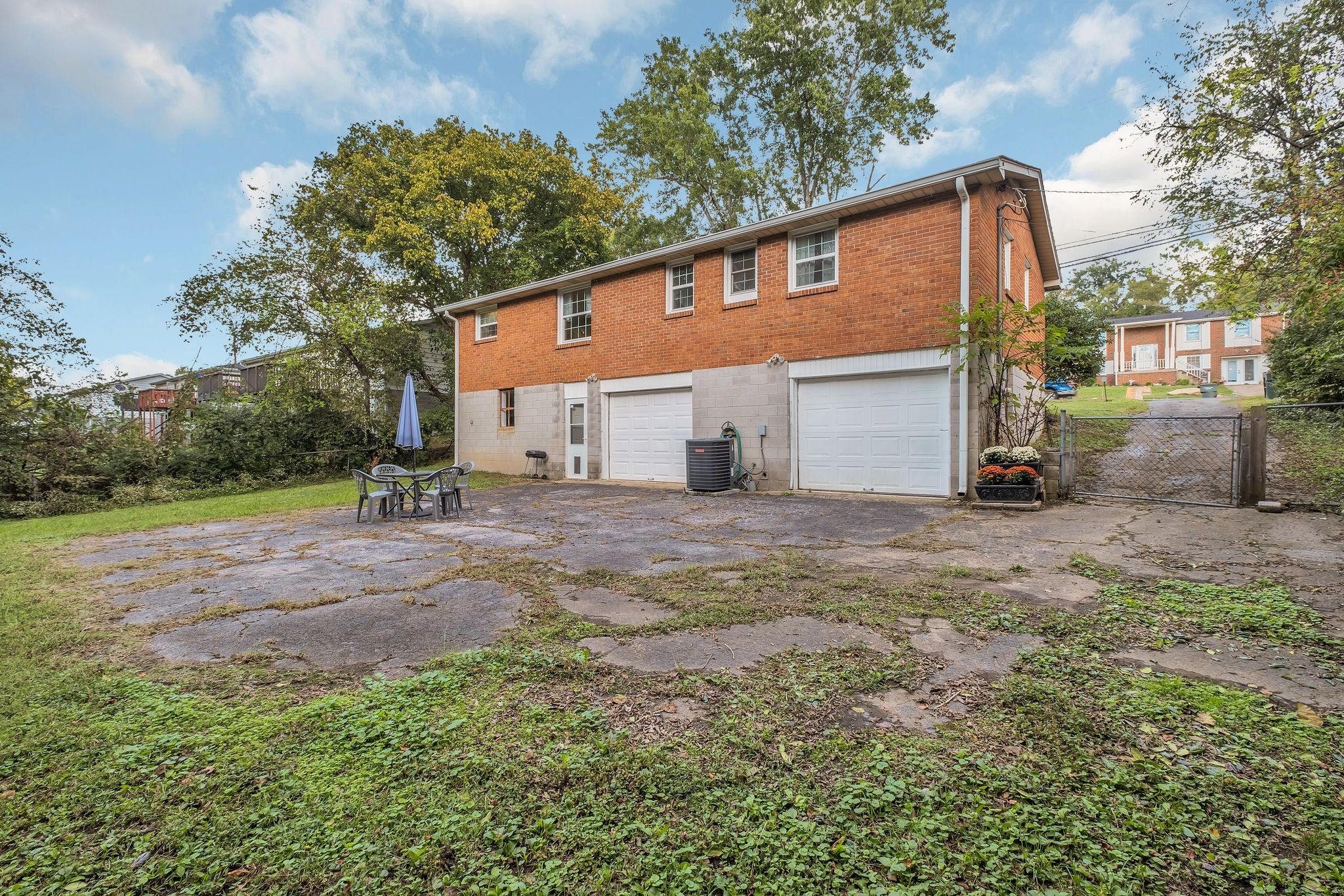 8107 Bonnafair Dr