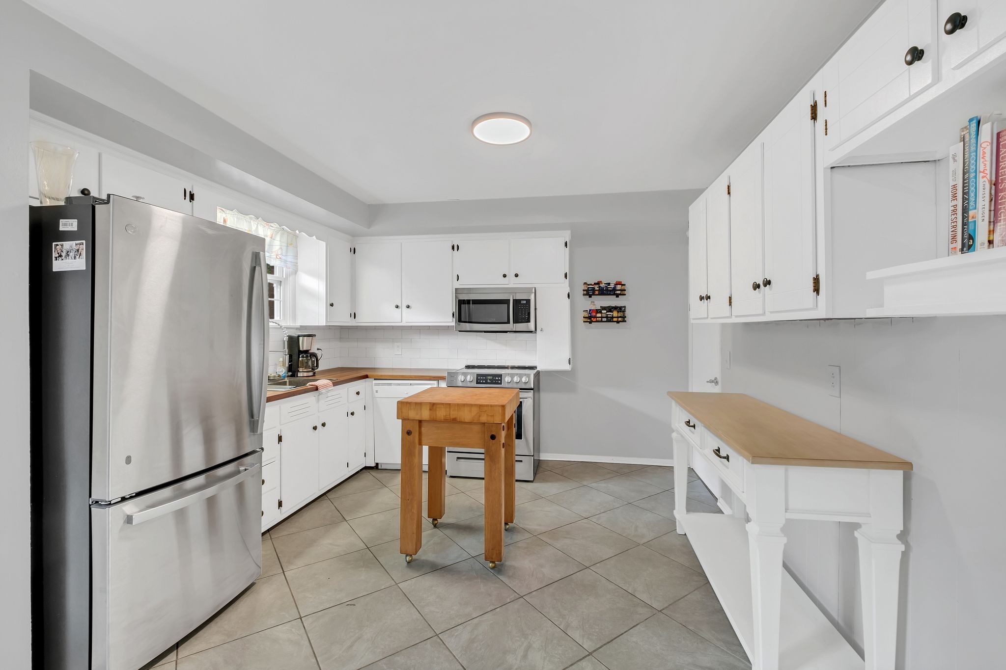 8107 Bonnafair Dr