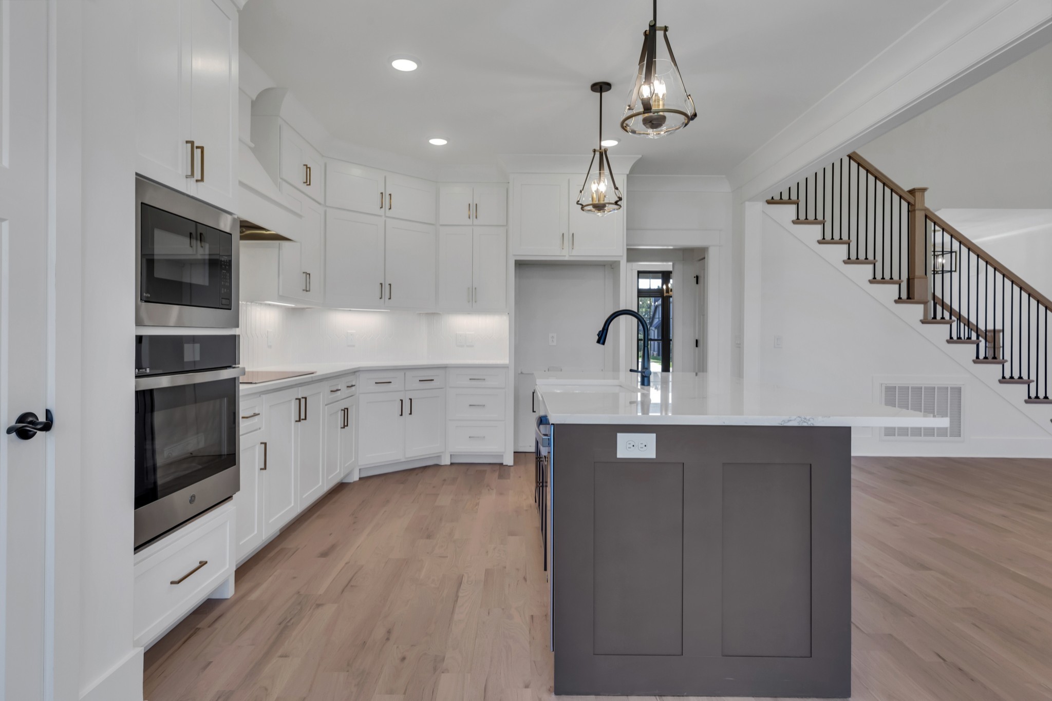 2714 Congress Dr