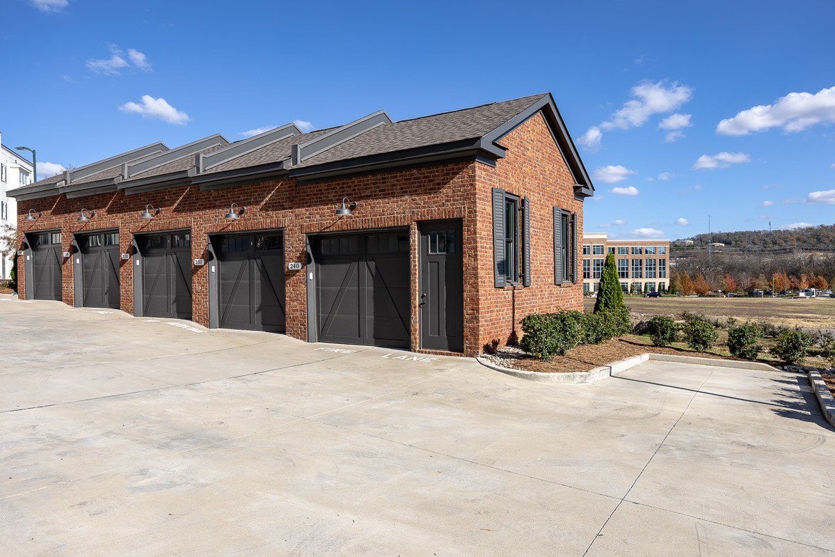 8086 Berry Farms Xing Unit: 240