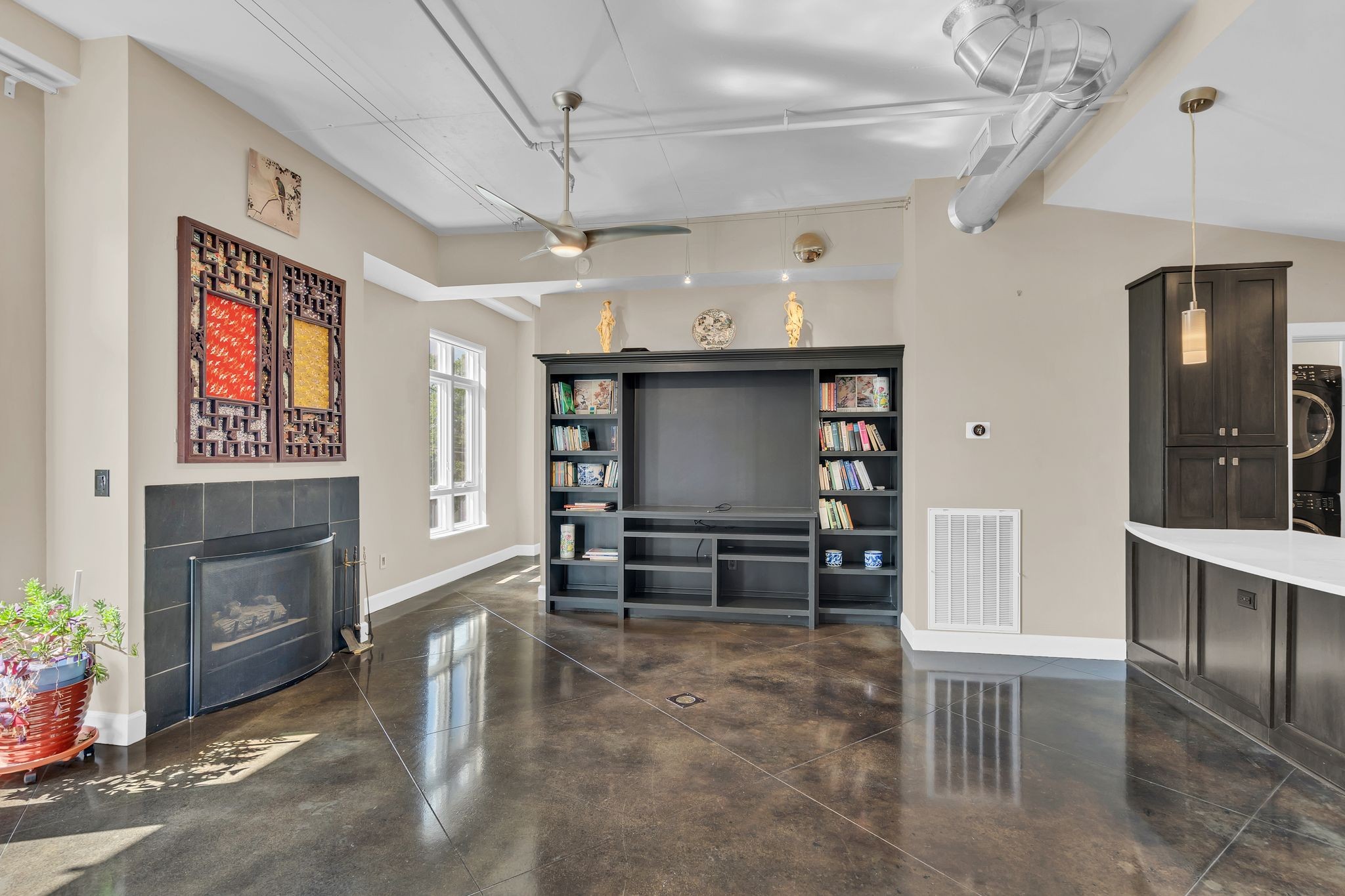 3014 Hedrick St Unit: 401