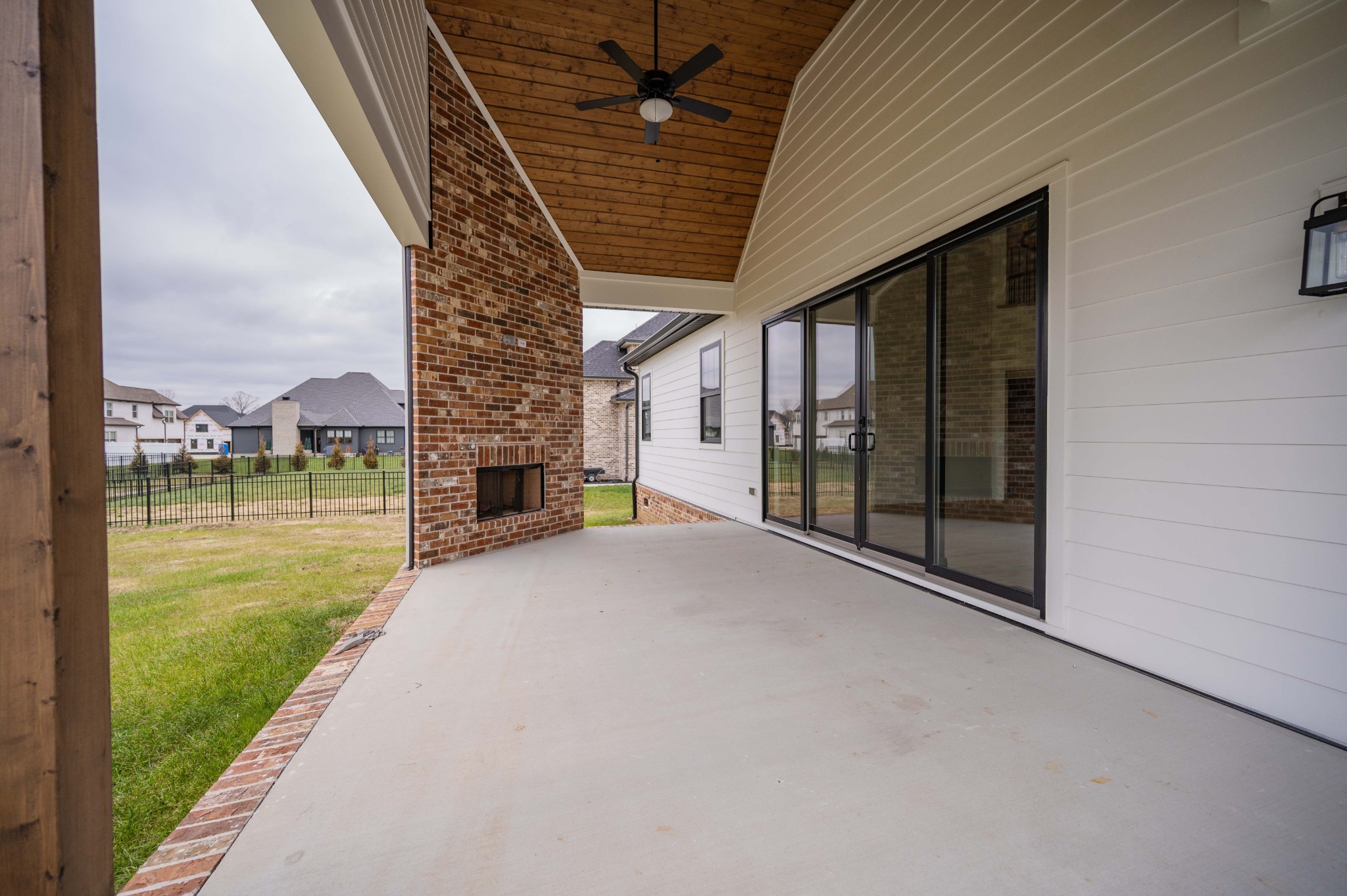 2710 Congress Dr