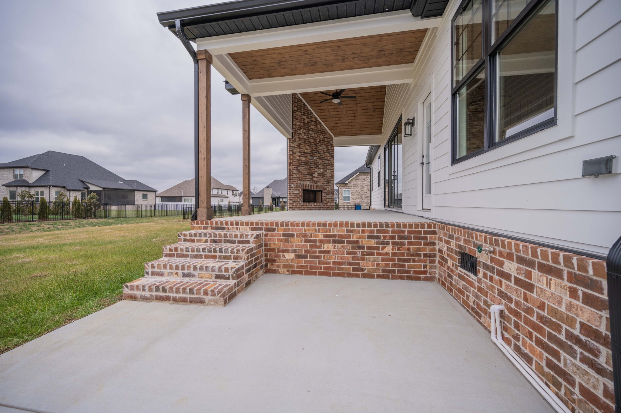 2710 Congress Dr