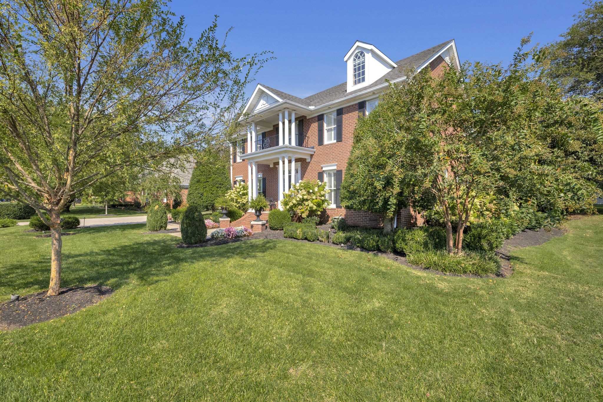 1606 Buckingham Dr
